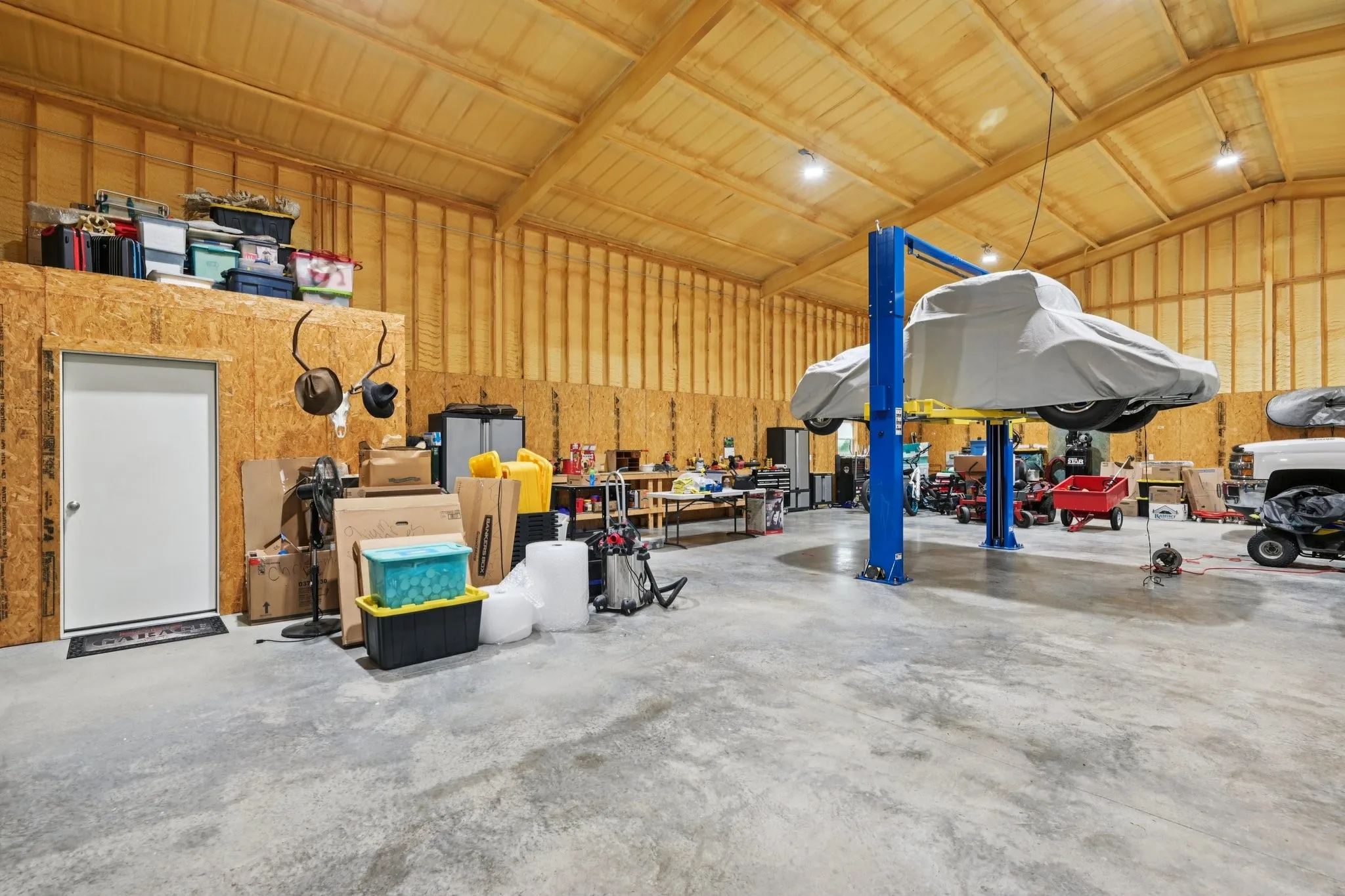 55 x 48 DETACHED GARAGE WORKSHOP WITH RV SET UP, 50 AMP POWER, SEWER AND SEPTIC AND WATER HOOK UP or Additional Dwelling Unit