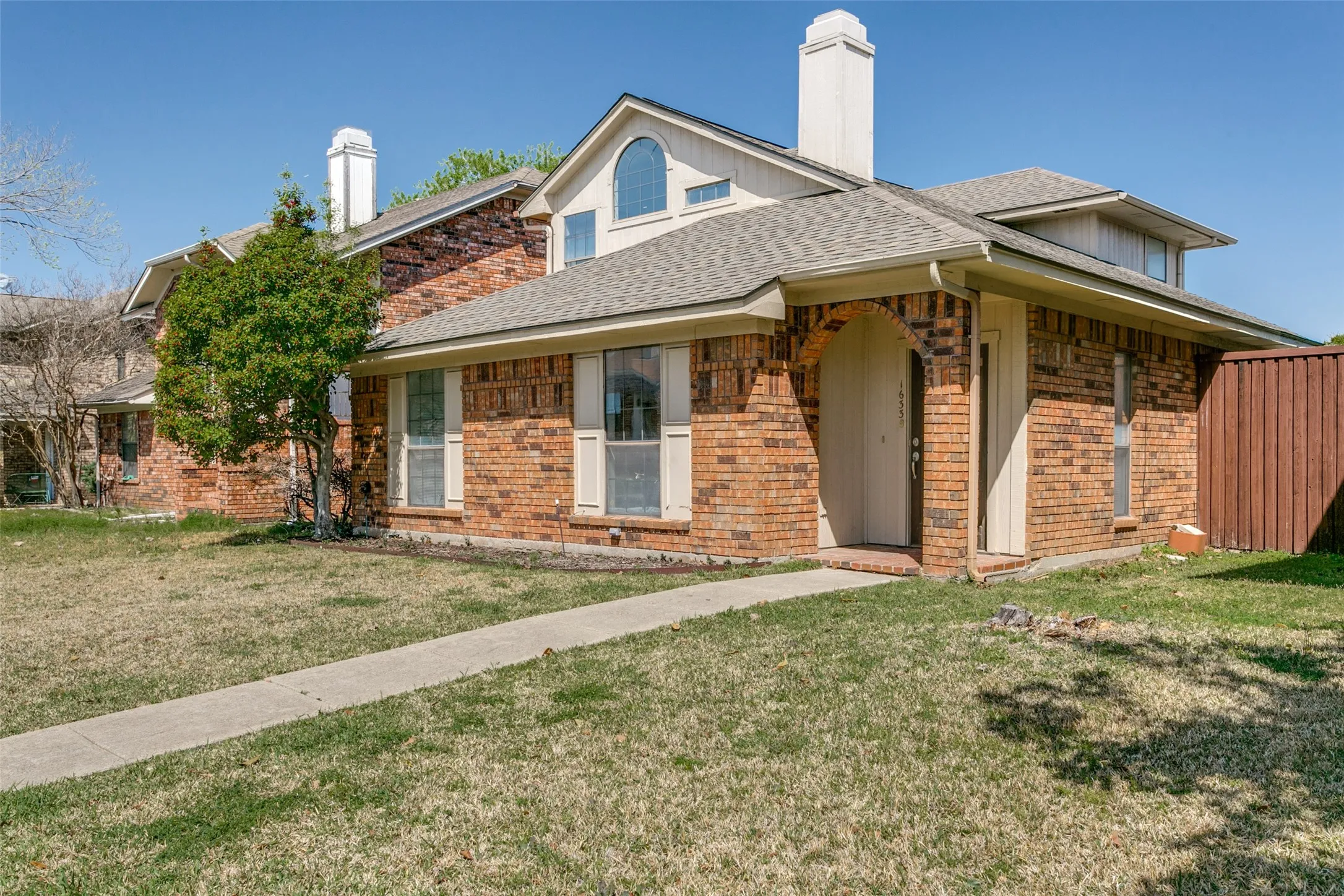 Single Family Residence For Sale in Denton County , 1633 San Francisco Street, Carrollton, Texas 75007, 3 Bedroom, 2 Bathroom, 2 Garage spaces, 1,652 Sqft, built in 1985, Price $380,000, mls#21301610, Real Estate Agent in Carrollton, Homes For Sale in Denton county, Homes For Sale in Carrollton, Realtor in Carrollton Texas, Real Estate Brokerage Independent Realty Texas, Luminita Cordes Realtor
