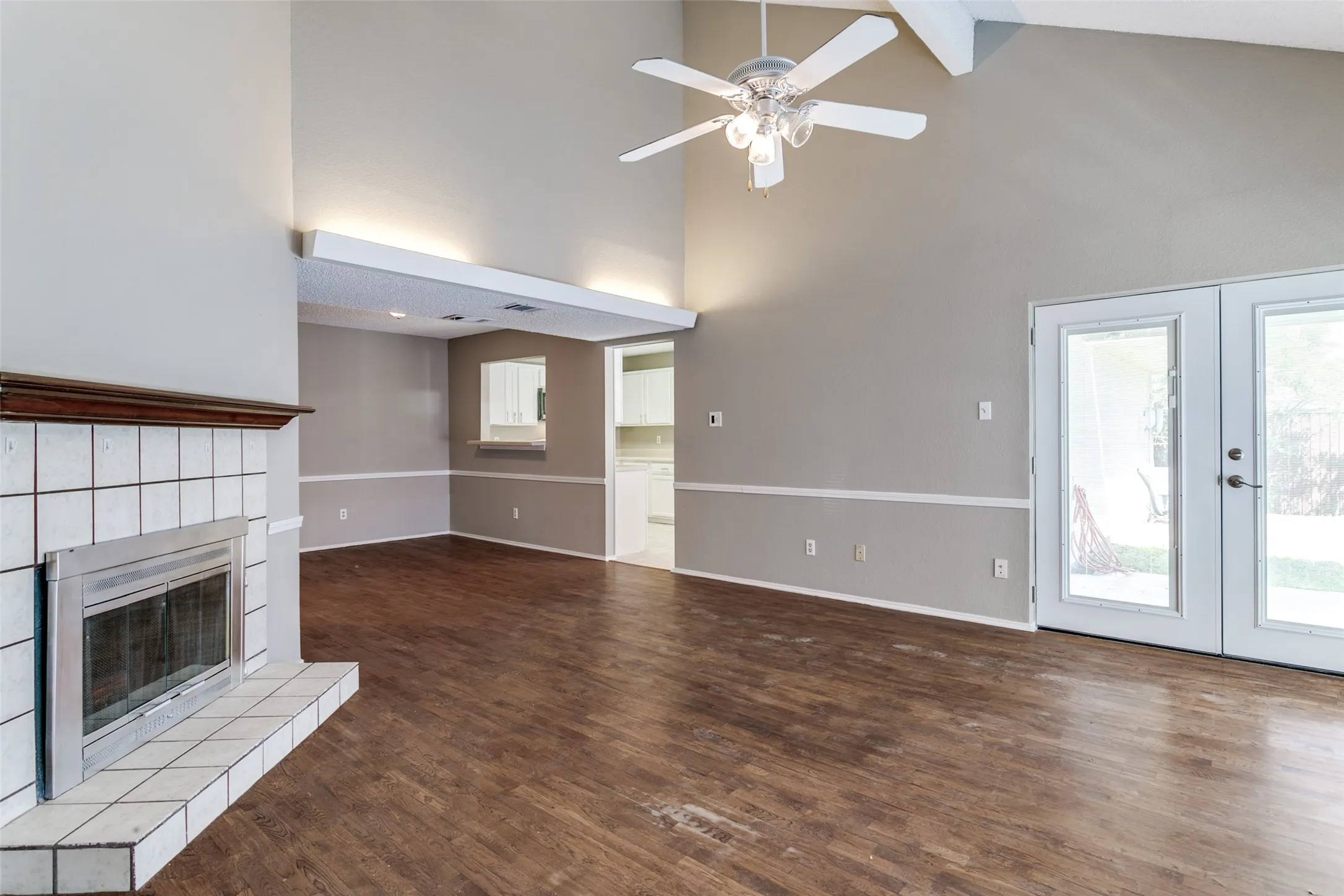 Single Family Residence For Sale in Denton County , 1633 San Francisco Street, Carrollton, Texas 75007, 3 Bedroom, 2 Bathroom, 2 Garage spaces, 1,652 Sqft, built in 1985, Price $380,000, mls#21301610, Real Estate Agent in Carrollton, Homes For Sale in Denton county, Homes For Sale in Carrollton, Realtor in Carrollton Texas, Real Estate Brokerage Independent Realty Texas, Luminita Cordes Realtor
