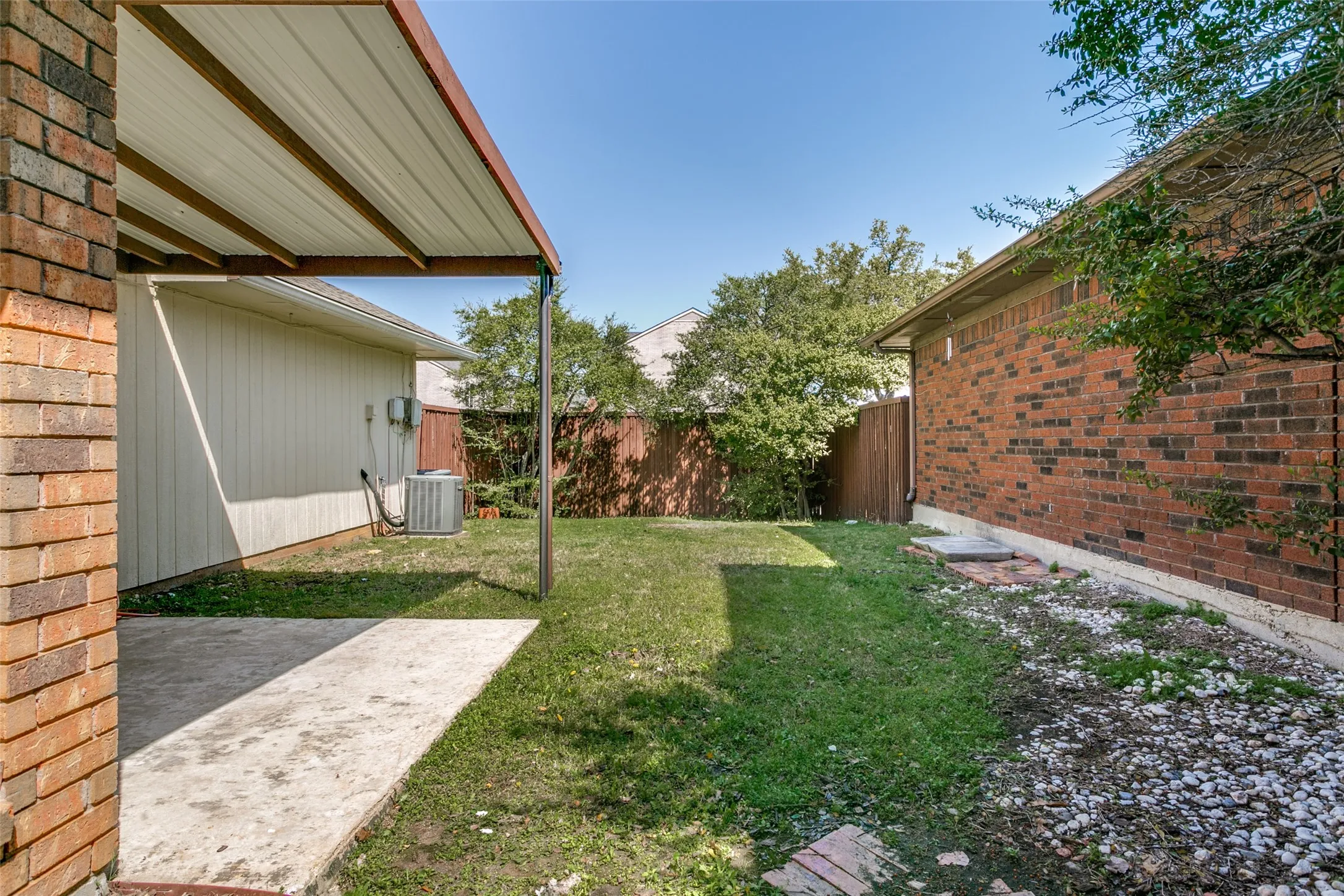 Single Family Residence For Sale in Denton County , 1633 San Francisco Street, Carrollton, Texas 75007, 3 Bedroom, 2 Bathroom, 2 Garage spaces, 1,652 Sqft, built in 1985, Price $380,000, mls#21301610, Real Estate Agent in Carrollton, Homes For Sale in Denton county, Homes For Sale in Carrollton, Realtor in Carrollton Texas, Real Estate Brokerage Independent Realty Texas, Luminita Cordes Realtor