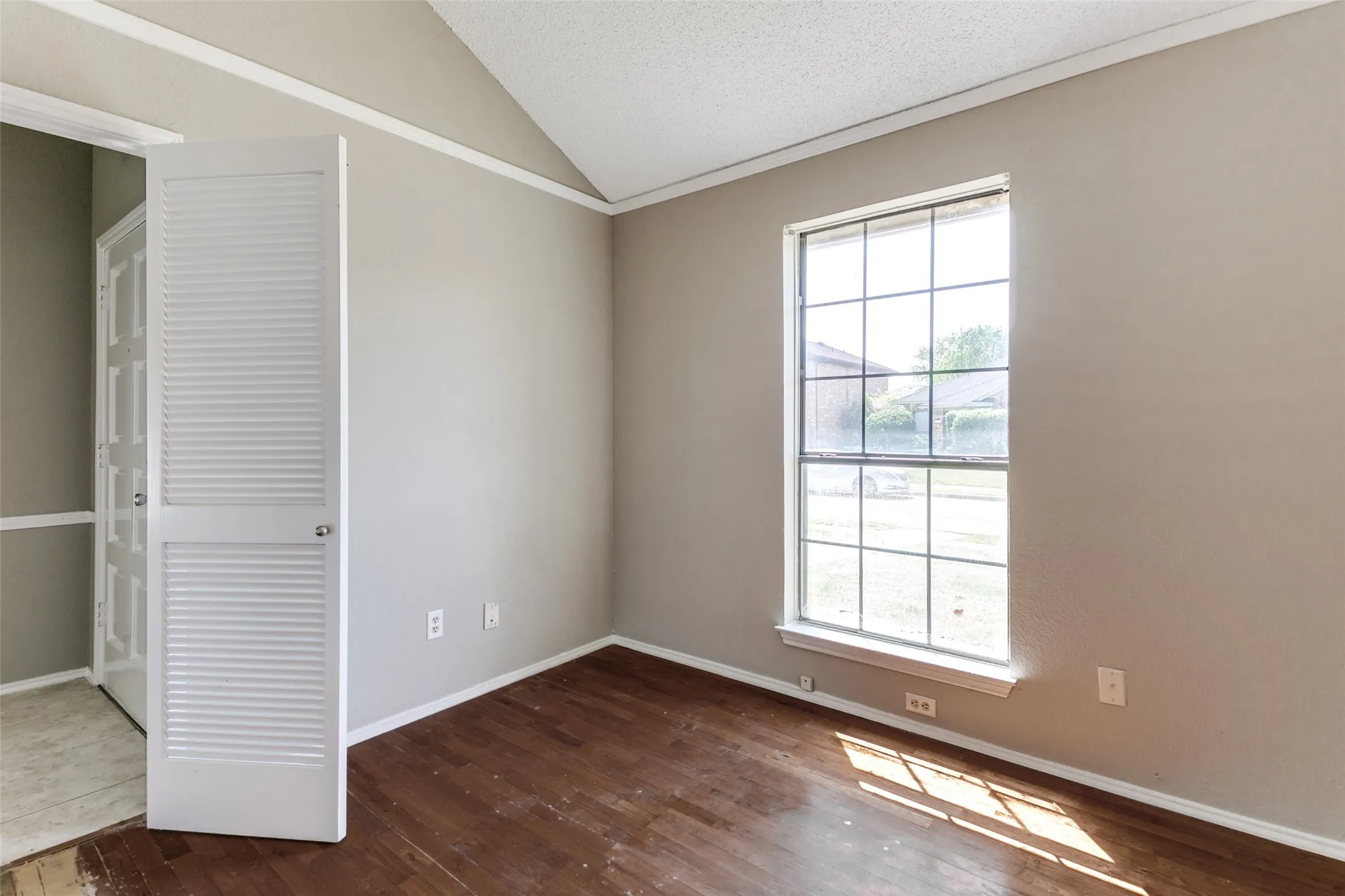 Single Family Residence For Sale in Denton County , 1633 San Francisco Street, Carrollton, Texas 75007, 3 Bedroom, 2 Bathroom, 2 Garage spaces, 1,652 Sqft, built in 1985, Price $380,000, mls#21301610, Real Estate Agent in Carrollton, Homes For Sale in Denton county, Homes For Sale in Carrollton, Realtor in Carrollton Texas, Real Estate Brokerage Independent Realty Texas, Luminita Cordes Realtor