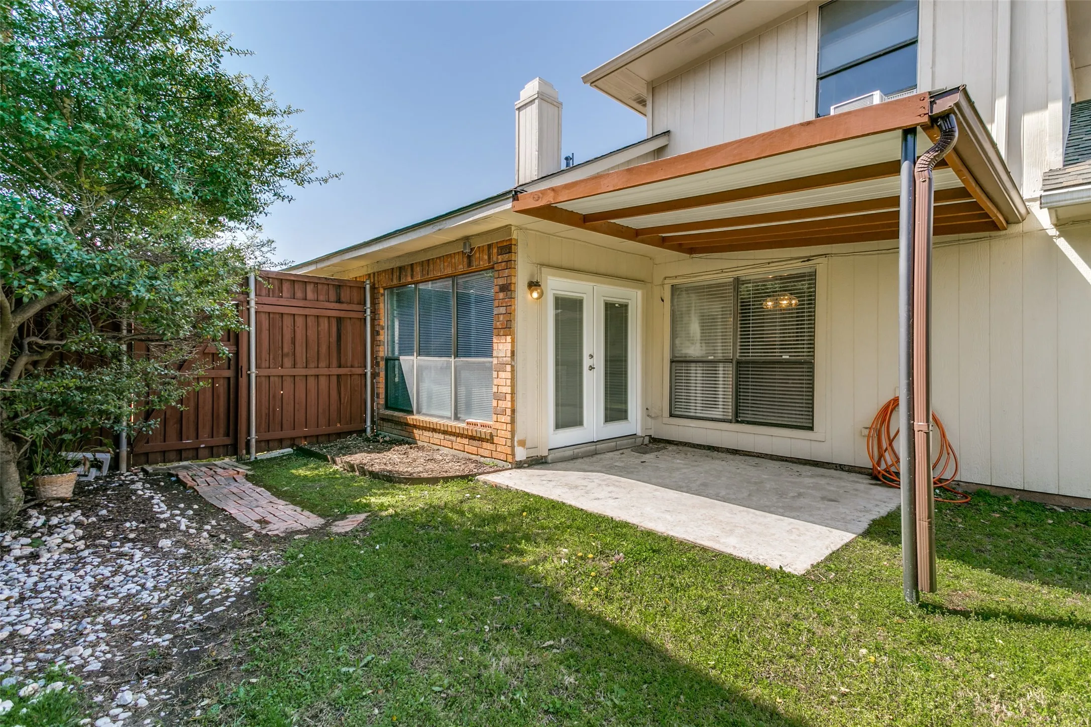 Single Family Residence For Sale in Denton County , 1633 San Francisco Street, Carrollton, Texas 75007, 3 Bedroom, 2 Bathroom, 2 Garage spaces, 1,652 Sqft, built in 1985, Price $380,000, mls#21301610, Real Estate Agent in Carrollton, Homes For Sale in Denton county, Homes For Sale in Carrollton, Realtor in Carrollton Texas, Real Estate Brokerage Independent Realty Texas, Luminita Cordes Realtor