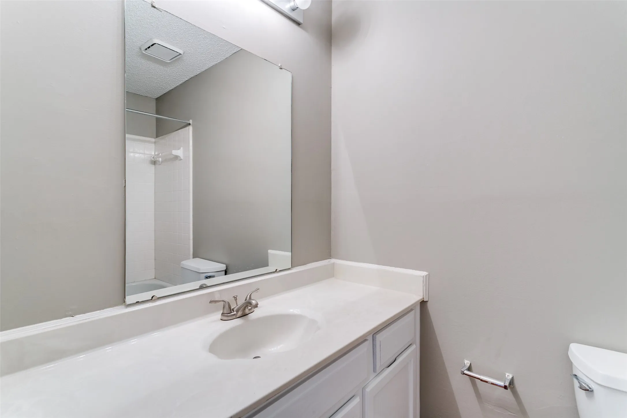 Single Family Residence For Sale in Denton County , 1633 San Francisco Street, Carrollton, Texas 75007, 3 Bedroom, 2 Bathroom, 2 Garage spaces, 1,652 Sqft, built in 1985, Price $380,000, mls#21301610, Real Estate Agent in Carrollton, Homes For Sale in Denton county, Homes For Sale in Carrollton, Realtor in Carrollton Texas, Real Estate Brokerage Independent Realty Texas, Luminita Cordes Realtor