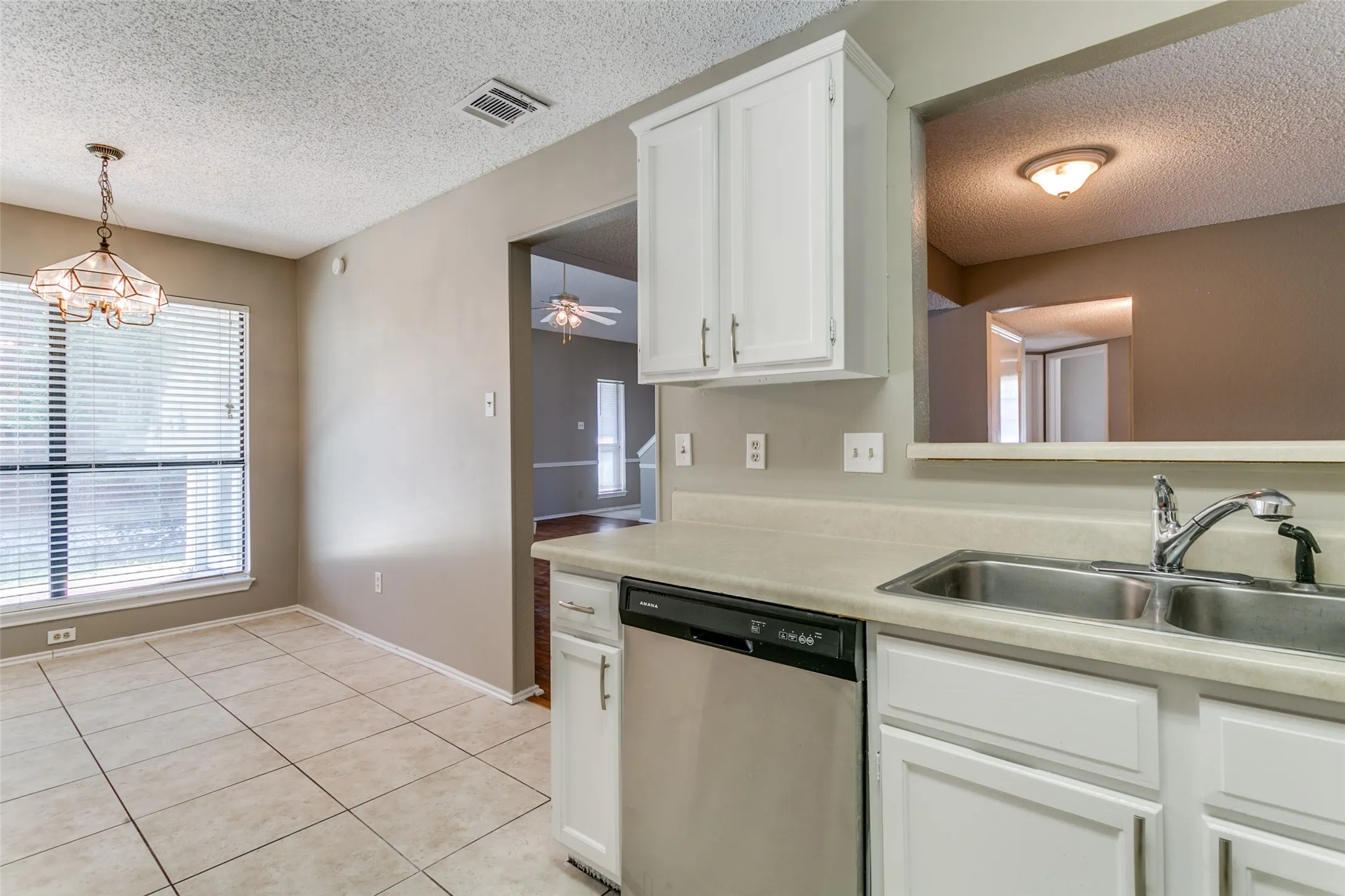 Single Family Residence For Sale in Denton County , 1633 San Francisco Street, Carrollton, Texas 75007, 3 Bedroom, 2 Bathroom, 2 Garage spaces, 1,652 Sqft, built in 1985, Price $380,000, mls#21301610, Real Estate Agent in Carrollton, Homes For Sale in Denton county, Homes For Sale in Carrollton, Realtor in Carrollton Texas, Real Estate Brokerage Independent Realty Texas, Luminita Cordes Realtor