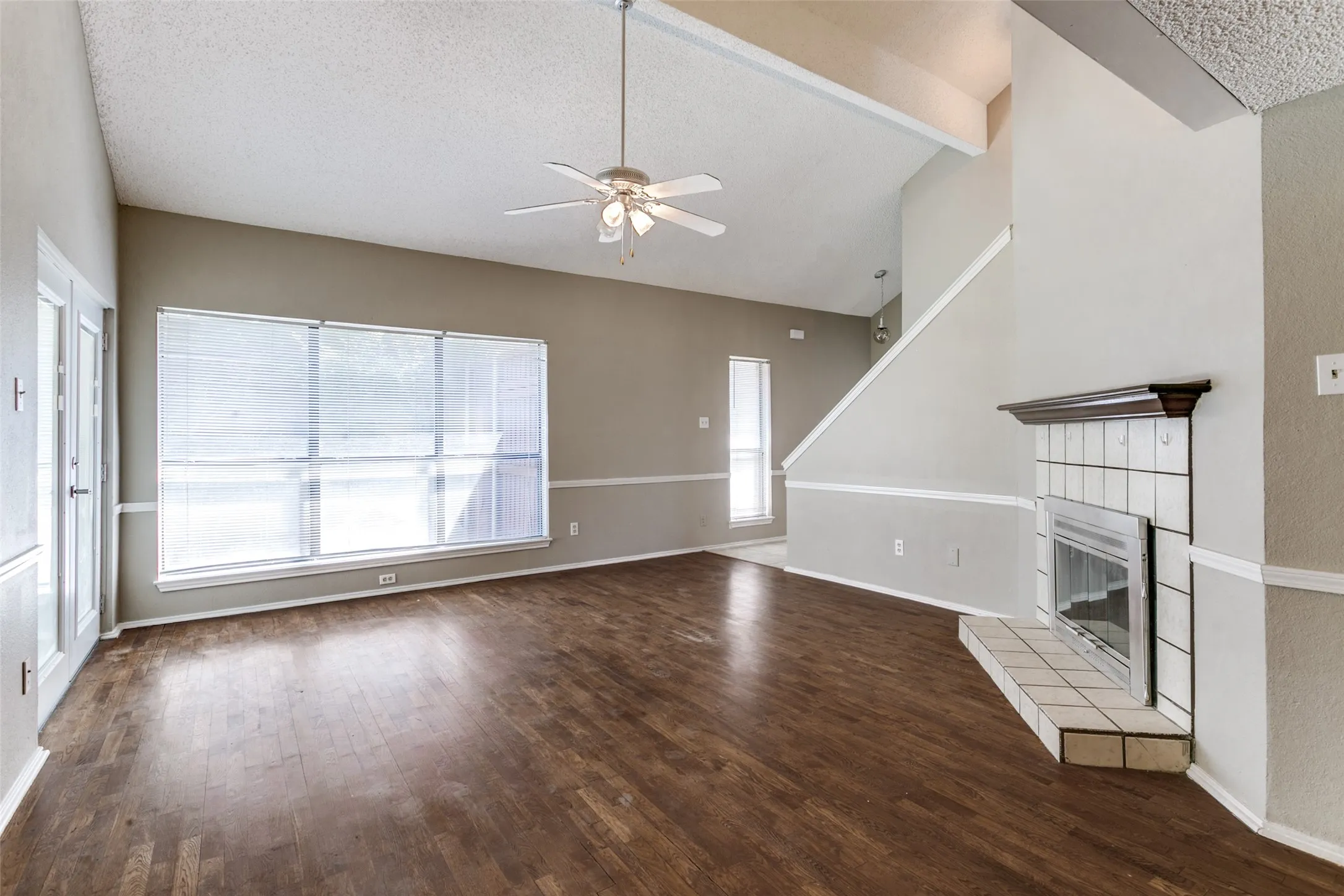 Single Family Residence For Sale in Denton County , 1633 San Francisco Street, Carrollton, Texas 75007, 3 Bedroom, 2 Bathroom, 2 Garage spaces, 1,652 Sqft, built in 1985, Price $380,000, mls#21301610, Real Estate Agent in Carrollton, Homes For Sale in Denton county, Homes For Sale in Carrollton, Realtor in Carrollton Texas, Real Estate Brokerage Independent Realty Texas, Luminita Cordes Realtor