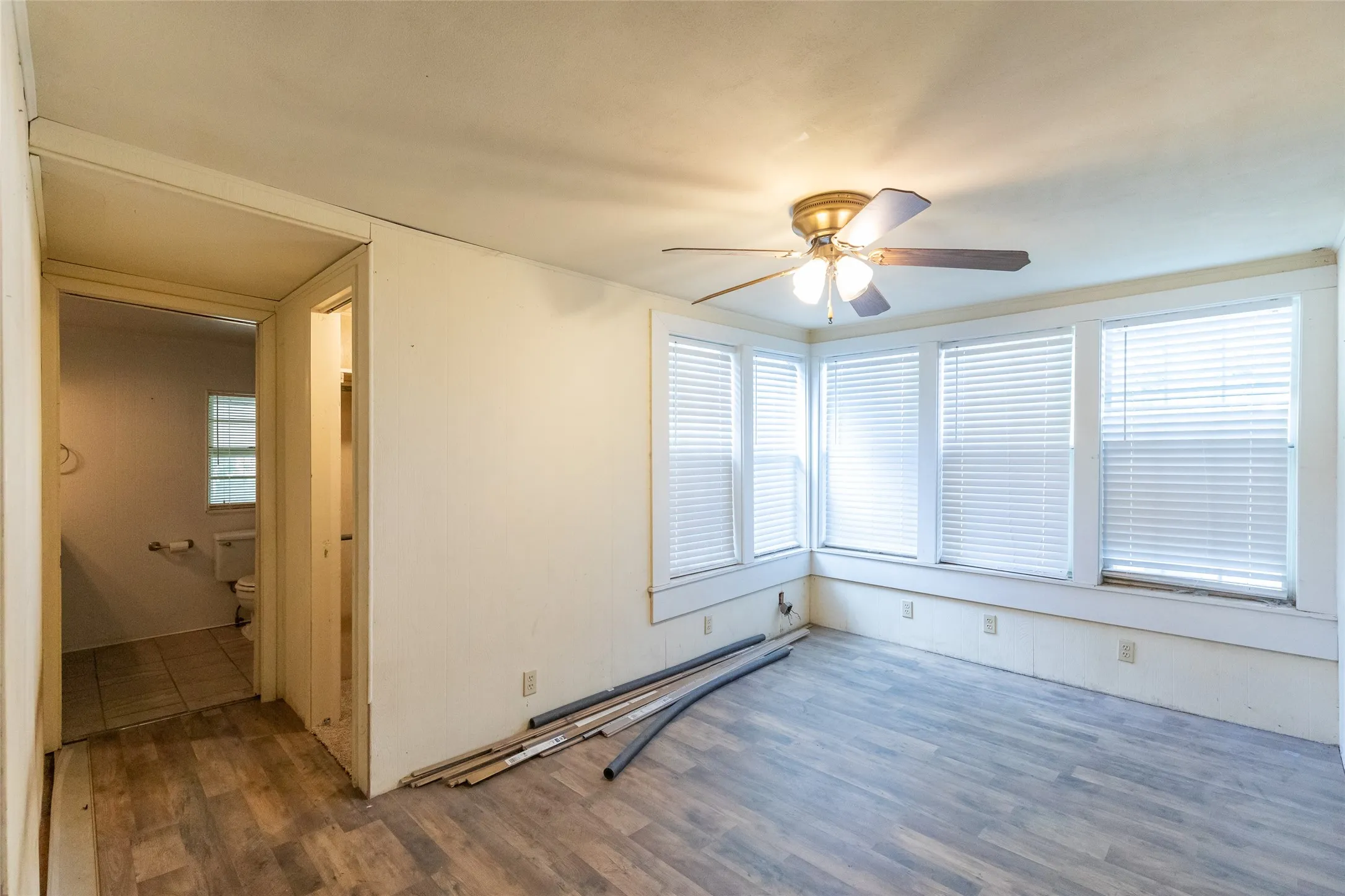 Single Family Residence For Sale in Callahan County , 601 W 3rd Street, Baird, Texas 79504, 3 Bedroom, 1 Bathroom, Garage spaces, 1,681 Sqft, built in 1898, mls#21301217, Real Estate Agent in Baird, Homes For Sale in Callahan county, Homes For Sale in Baird, Realtor in Baird Texas, Real Estate Brokerage Independent Realty Texas, Luminita Cordes Realtor