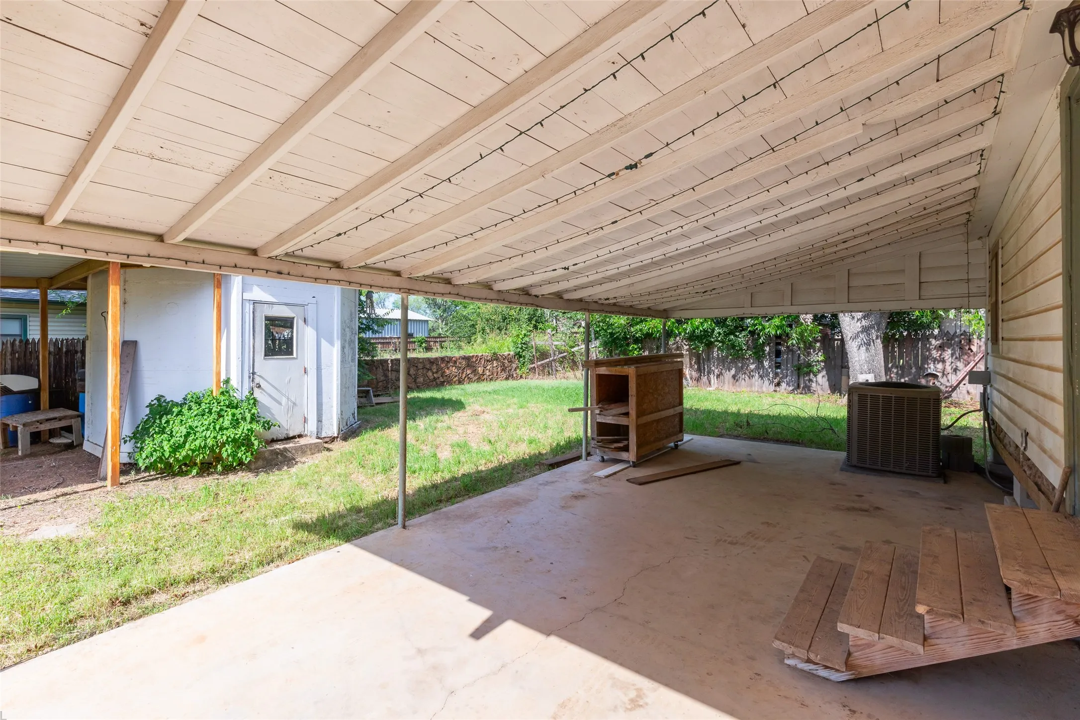 Single Family Residence For Sale in Callahan County , 601 W 3rd Street, Baird, Texas 79504, 3 Bedroom, 1 Bathroom, Garage spaces, 1,681 Sqft, built in 1898, mls#21301217, Real Estate Agent in Baird, Homes For Sale in Callahan county, Homes For Sale in Baird, Realtor in Baird Texas, Real Estate Brokerage Independent Realty Texas, Luminita Cordes Realtor