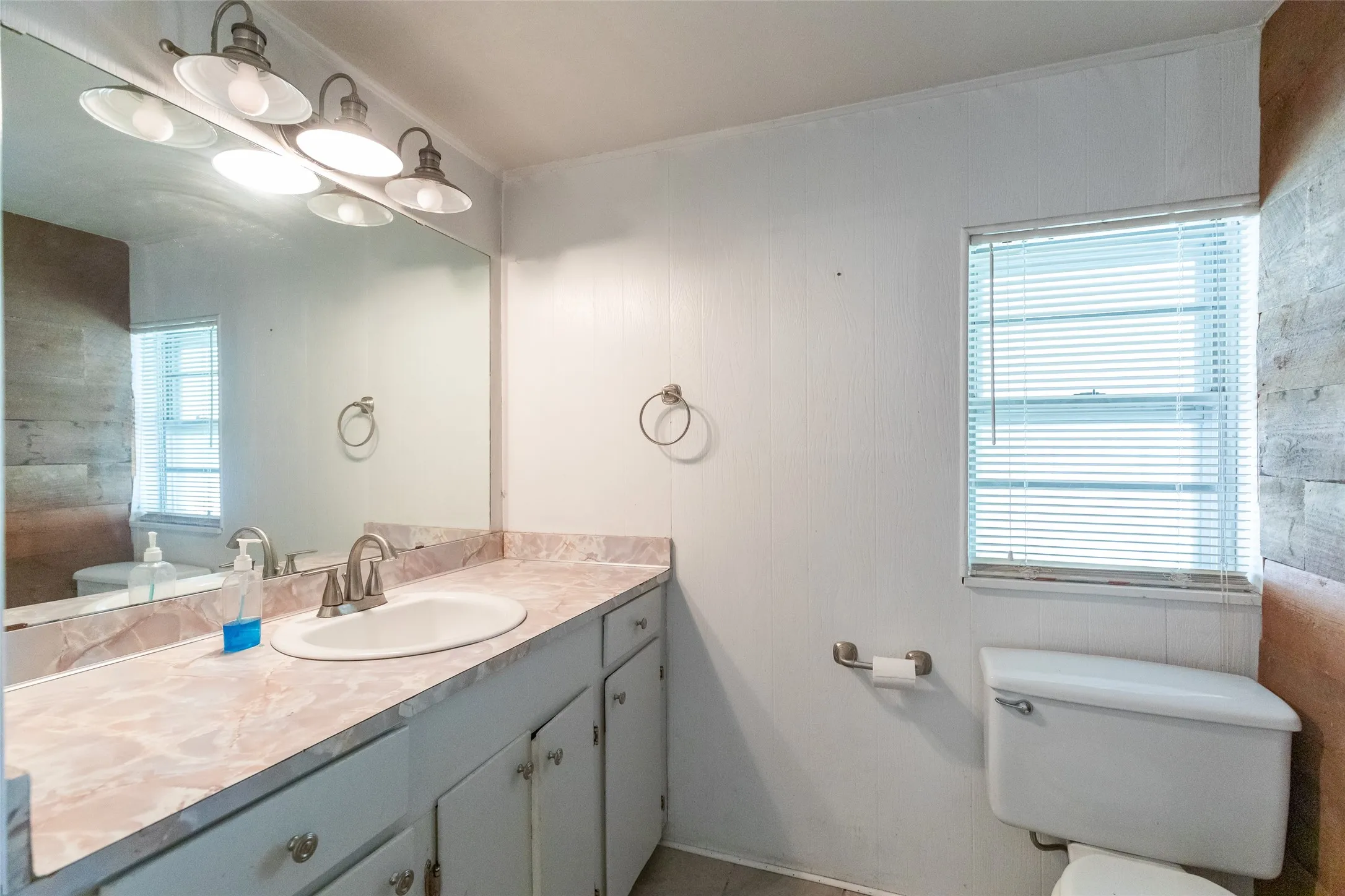 Single Family Residence For Sale in Callahan County , 601 W 3rd Street, Baird, Texas 79504, 3 Bedroom, 1 Bathroom, Garage spaces, 1,681 Sqft, built in 1898, mls#21301217, Real Estate Agent in Baird, Homes For Sale in Callahan county, Homes For Sale in Baird, Realtor in Baird Texas, Real Estate Brokerage Independent Realty Texas, Luminita Cordes Realtor