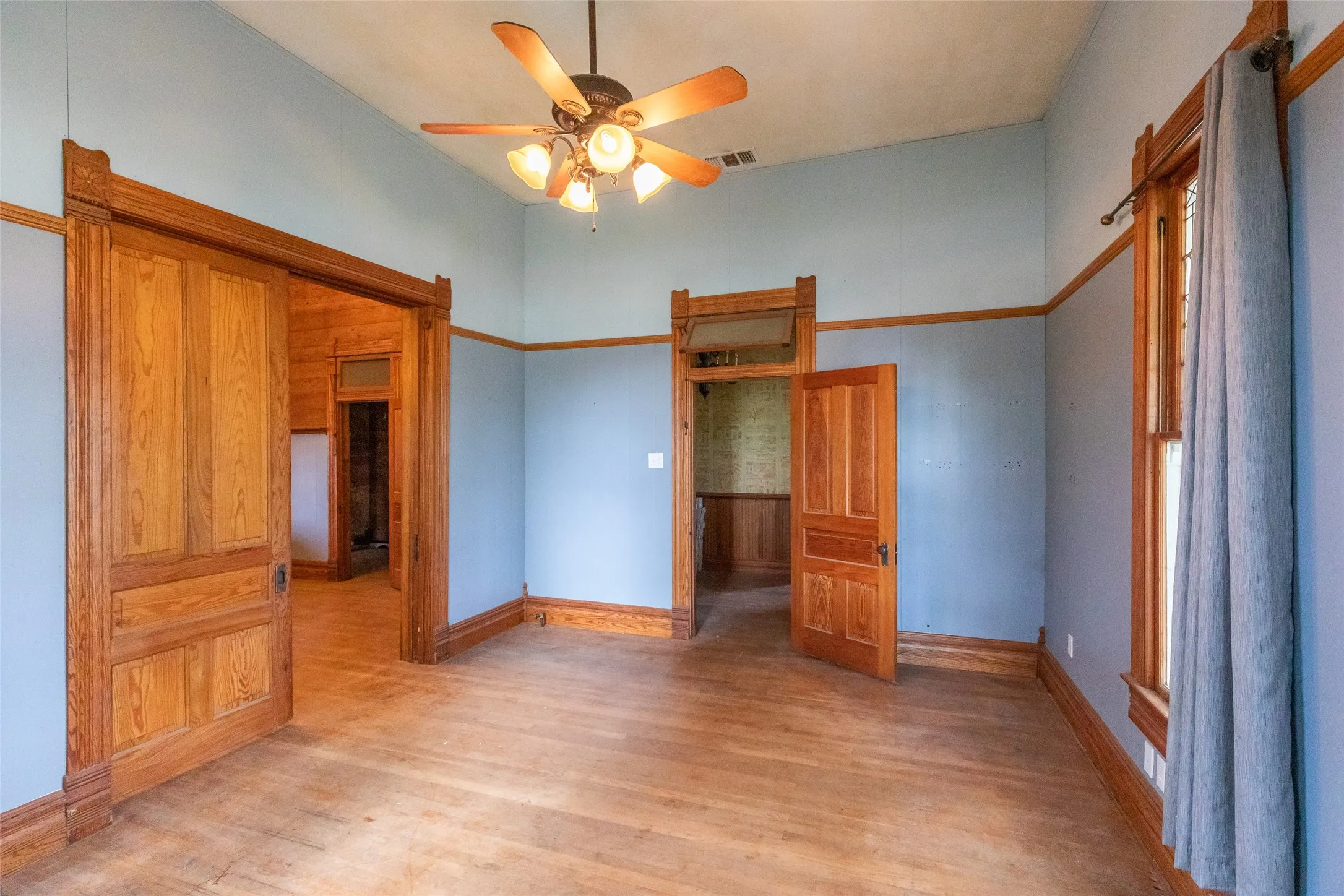 Single Family Residence For Sale in Callahan County , 601 W 3rd Street, Baird, Texas 79504, 3 Bedroom, 1 Bathroom, Garage spaces, 1,681 Sqft, built in 1898, mls#21301217, Real Estate Agent in Baird, Homes For Sale in Callahan county, Homes For Sale in Baird, Realtor in Baird Texas, Real Estate Brokerage Independent Realty Texas, Luminita Cordes Realtor