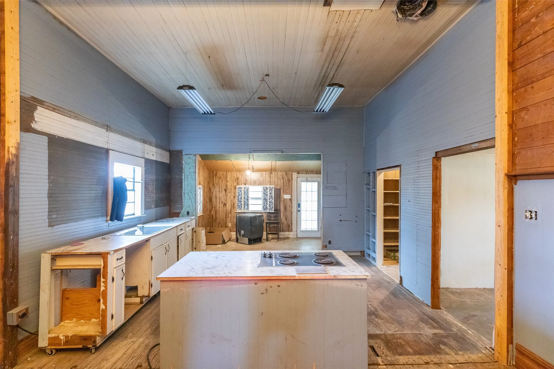 Single Family Residence For Sale in Callahan County , 601 W 3rd Street, Baird, Texas 79504, 3 Bedroom, 1 Bathroom, Garage spaces, 1,681 Sqft, built in 1898, mls#21301217, Real Estate Agent in Baird, Homes For Sale in Callahan county, Homes For Sale in Baird, Realtor in Baird Texas, Real Estate Brokerage Independent Realty Texas, Luminita Cordes Realtor