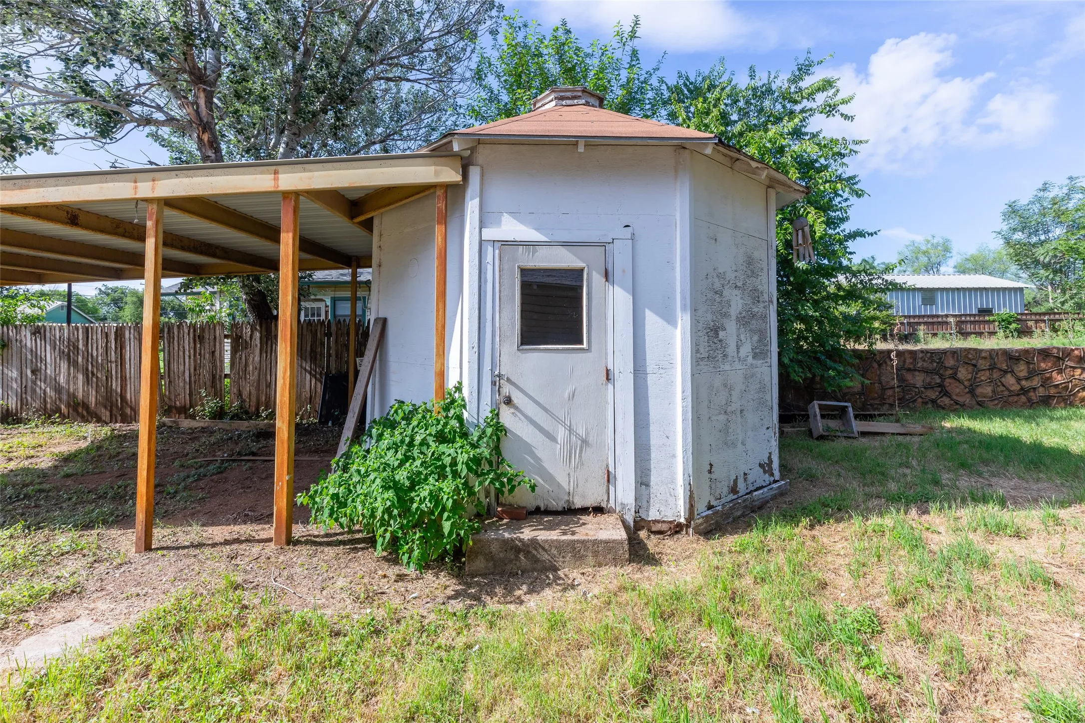 Single Family Residence For Sale in Callahan County , 601 W 3rd Street, Baird, Texas 79504, 3 Bedroom, 1 Bathroom, Garage spaces, 1,681 Sqft, built in 1898, mls#21301217, Real Estate Agent in Baird, Homes For Sale in Callahan county, Homes For Sale in Baird, Realtor in Baird Texas, Real Estate Brokerage Independent Realty Texas, Luminita Cordes Realtor