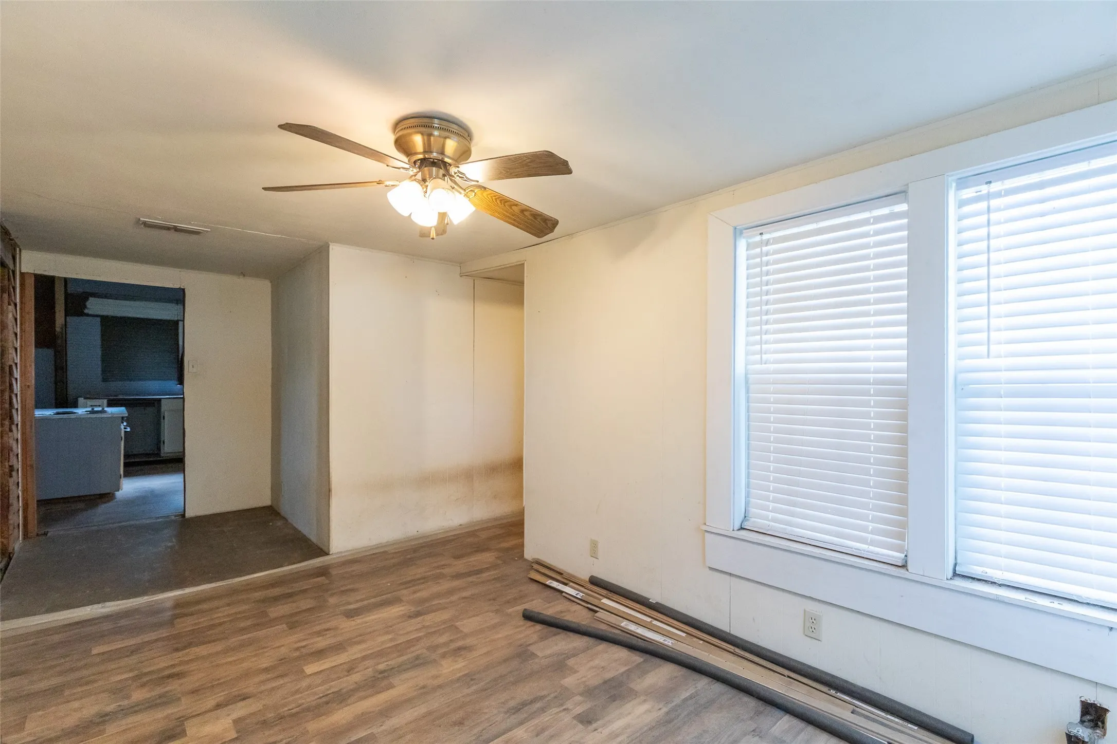 Single Family Residence For Sale in Callahan County , 601 W 3rd Street, Baird, Texas 79504, 3 Bedroom, 1 Bathroom, Garage spaces, 1,681 Sqft, built in 1898, mls#21301217, Real Estate Agent in Baird, Homes For Sale in Callahan county, Homes For Sale in Baird, Realtor in Baird Texas, Real Estate Brokerage Independent Realty Texas, Luminita Cordes Realtor