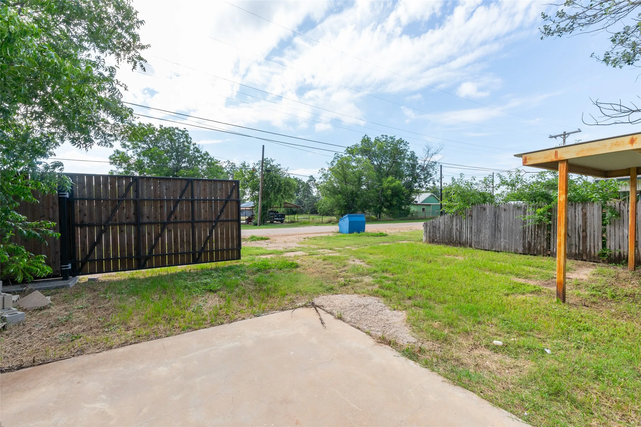 Single Family Residence For Sale in Callahan County , 601 W 3rd Street, Baird, Texas 79504, 3 Bedroom, 1 Bathroom, Garage spaces, 1,681 Sqft, built in 1898, mls#21301217, Real Estate Agent in Baird, Homes For Sale in Callahan county, Homes For Sale in Baird, Realtor in Baird Texas, Real Estate Brokerage Independent Realty Texas, Luminita Cordes Realtor