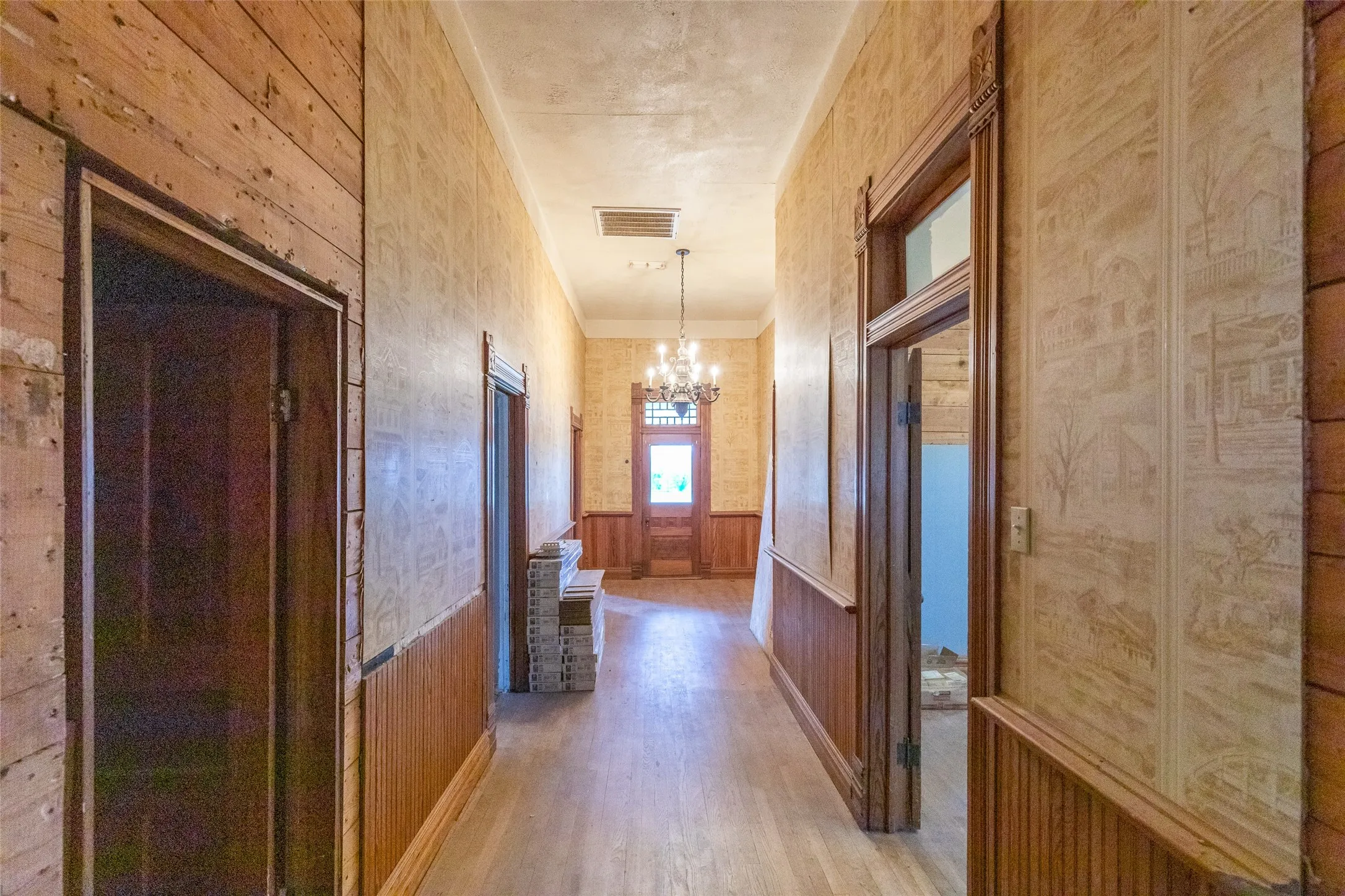 Single Family Residence For Sale in Callahan County , 601 W 3rd Street, Baird, Texas 79504, 3 Bedroom, 1 Bathroom, Garage spaces, 1,681 Sqft, built in 1898, mls#21301217, Real Estate Agent in Baird, Homes For Sale in Callahan county, Homes For Sale in Baird, Realtor in Baird Texas, Real Estate Brokerage Independent Realty Texas, Luminita Cordes Realtor