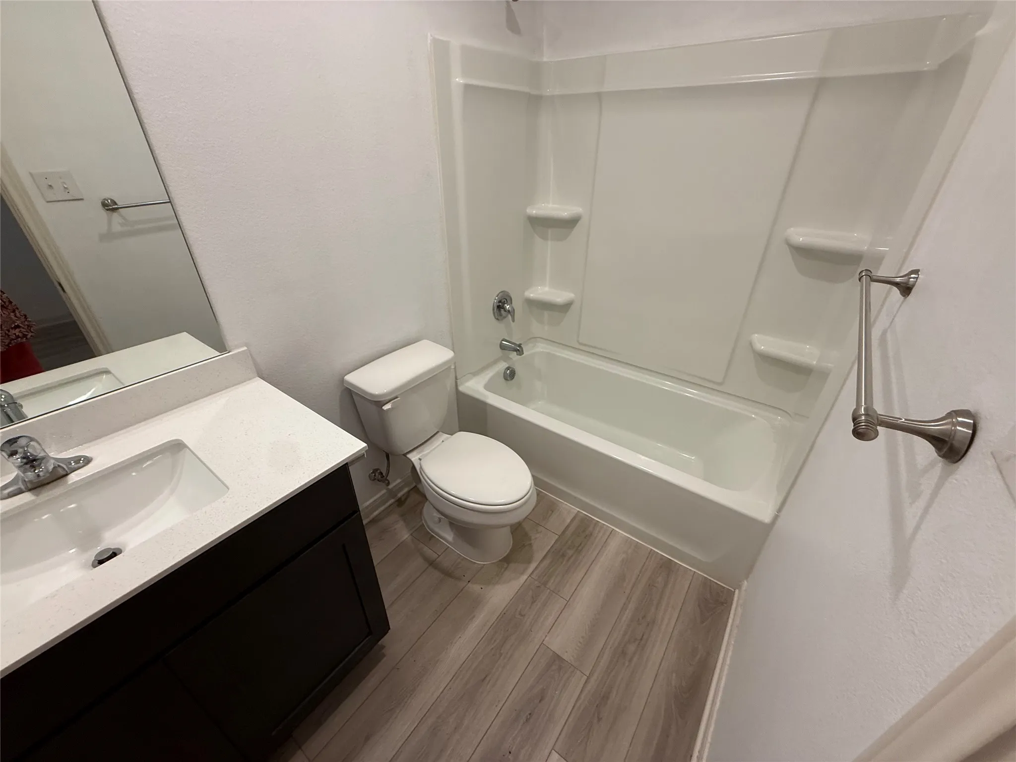 Hall bath located between the secondary bedrooms