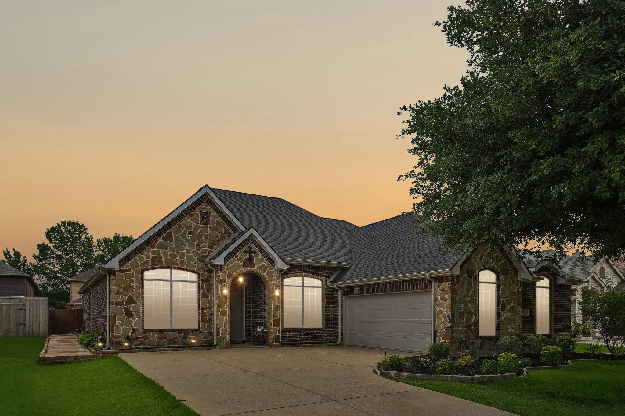 Single Family Residence For Sale in Tarrant County , 5320 Brazoria Drive, Grand Prairie, Texas 75052, 4 Bedroom, 3 Bathroom, 2 Garage spaces, 2,981 Sqft, built in 2008, mls#21299953, Real Estate Agent in Grand Prairie, Homes For Sale in Tarrant county, Homes For Sale in Grand Prairie, Realtor in Grand Prairie Texas, Real Estate Brokerage Independent Realty Texas, Luminita Cordes Realtor