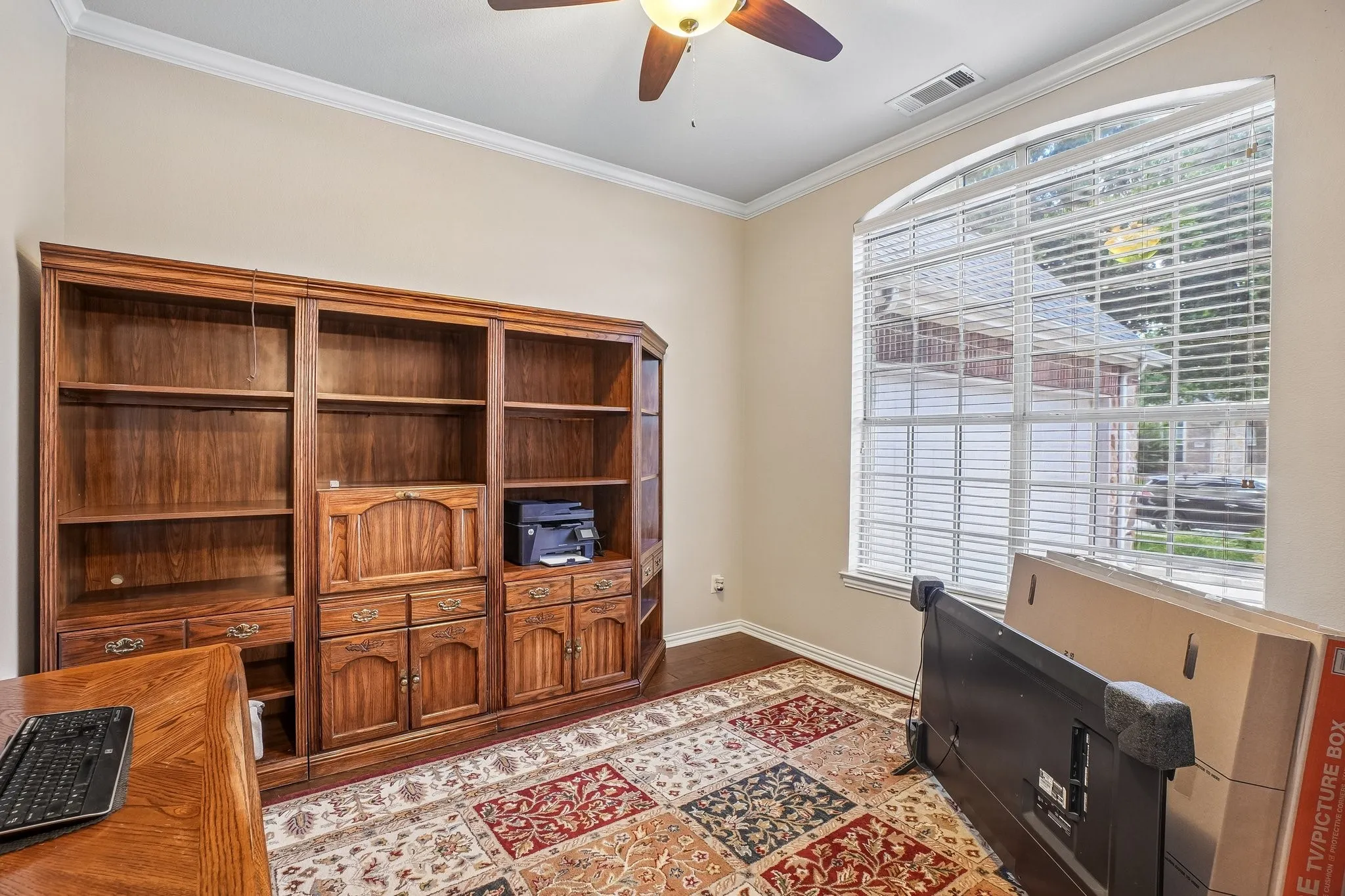 Single Family Residence For Sale in Tarrant County , 5320 Brazoria Drive, Grand Prairie, Texas 75052, 4 Bedroom, 3 Bathroom, 2 Garage spaces, 2,981 Sqft, built in 2008, mls#21299953, Real Estate Agent in Grand Prairie, Homes For Sale in Tarrant county, Homes For Sale in Grand Prairie, Realtor in Grand Prairie Texas, Real Estate Brokerage Independent Realty Texas, Luminita Cordes Realtor