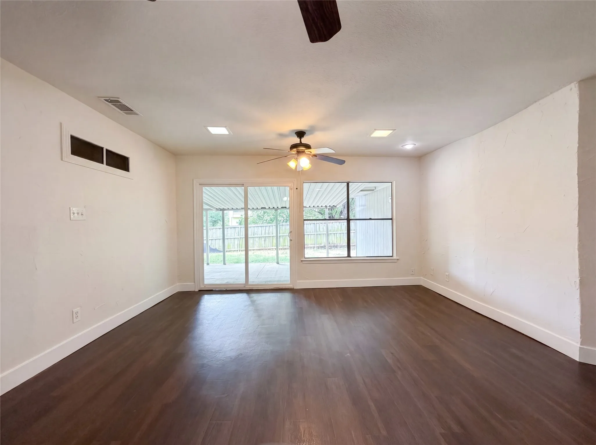 Single Family Residence For Sale in Dallas County , 2005 N Arbor Rose Drive, Grand Prairie, Texas 75050, 4 Bedroom, 3 Bathroom, 2 Garage spaces, 2,360 Sqft, built in 1978, mls#21301258, Real Estate Agent in Grand Prairie, Homes For Sale in Dallas county, Homes For Sale in Grand Prairie, Realtor in Grand Prairie Texas, Real Estate Brokerage Independent Realty Texas, Luminita Cordes Realtor