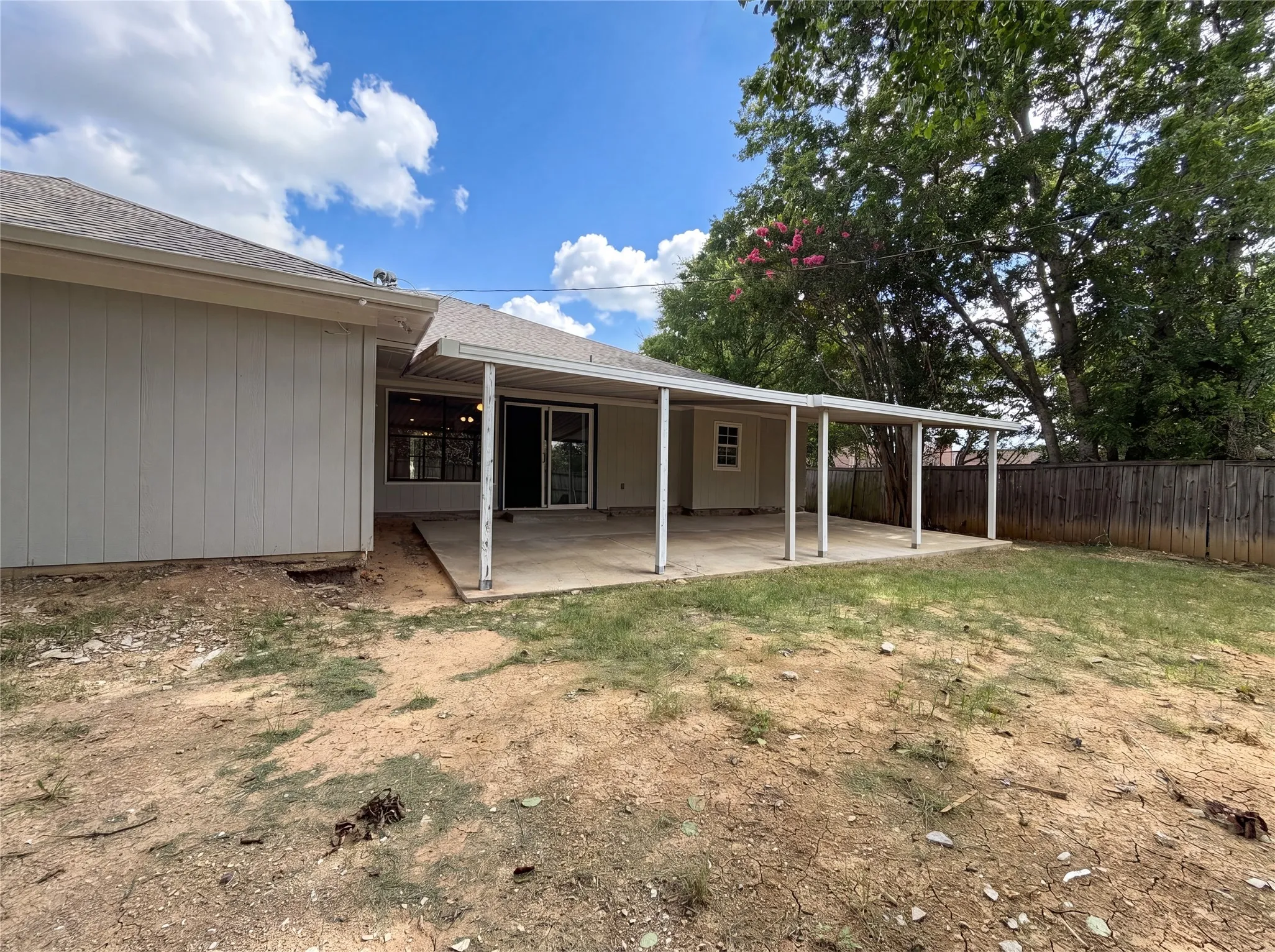 Single Family Residence For Sale in Dallas County , 2005 N Arbor Rose Drive, Grand Prairie, Texas 75050, 4 Bedroom, 3 Bathroom, 2 Garage spaces, 2,360 Sqft, built in 1978, mls#21301258, Real Estate Agent in Grand Prairie, Homes For Sale in Dallas county, Homes For Sale in Grand Prairie, Realtor in Grand Prairie Texas, Real Estate Brokerage Independent Realty Texas, Luminita Cordes Realtor