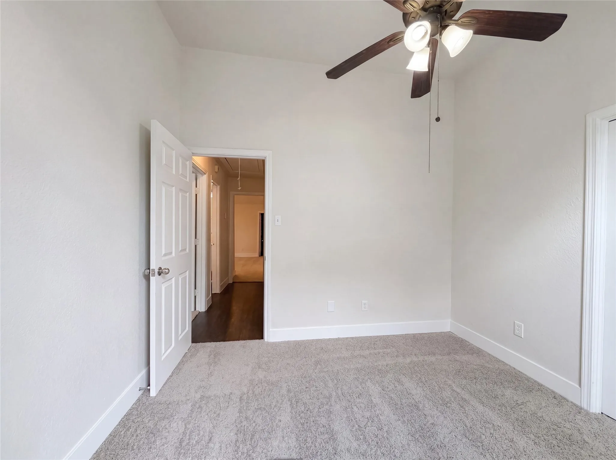 Single Family Residence For Sale in Dallas County , 2005 N Arbor Rose Drive, Grand Prairie, Texas 75050, 4 Bedroom, 3 Bathroom, 2 Garage spaces, 2,360 Sqft, built in 1978, mls#21301258, Real Estate Agent in Grand Prairie, Homes For Sale in Dallas county, Homes For Sale in Grand Prairie, Realtor in Grand Prairie Texas, Real Estate Brokerage Independent Realty Texas, Luminita Cordes Realtor