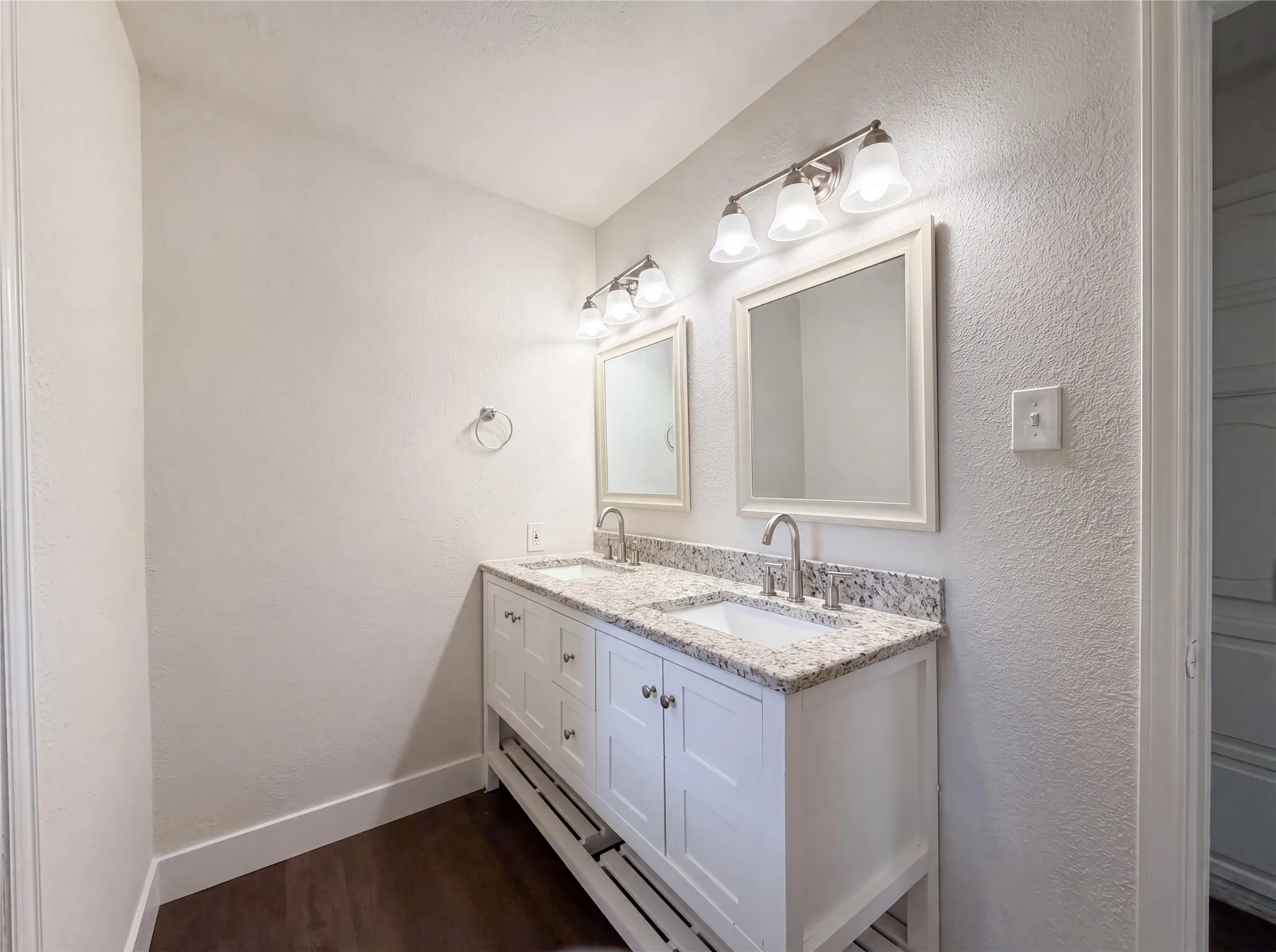 Single Family Residence For Sale in Dallas County , 2005 N Arbor Rose Drive, Grand Prairie, Texas 75050, 4 Bedroom, 3 Bathroom, 2 Garage spaces, 2,360 Sqft, built in 1978, mls#21301258, Real Estate Agent in Grand Prairie, Homes For Sale in Dallas county, Homes For Sale in Grand Prairie, Realtor in Grand Prairie Texas, Real Estate Brokerage Independent Realty Texas, Luminita Cordes Realtor