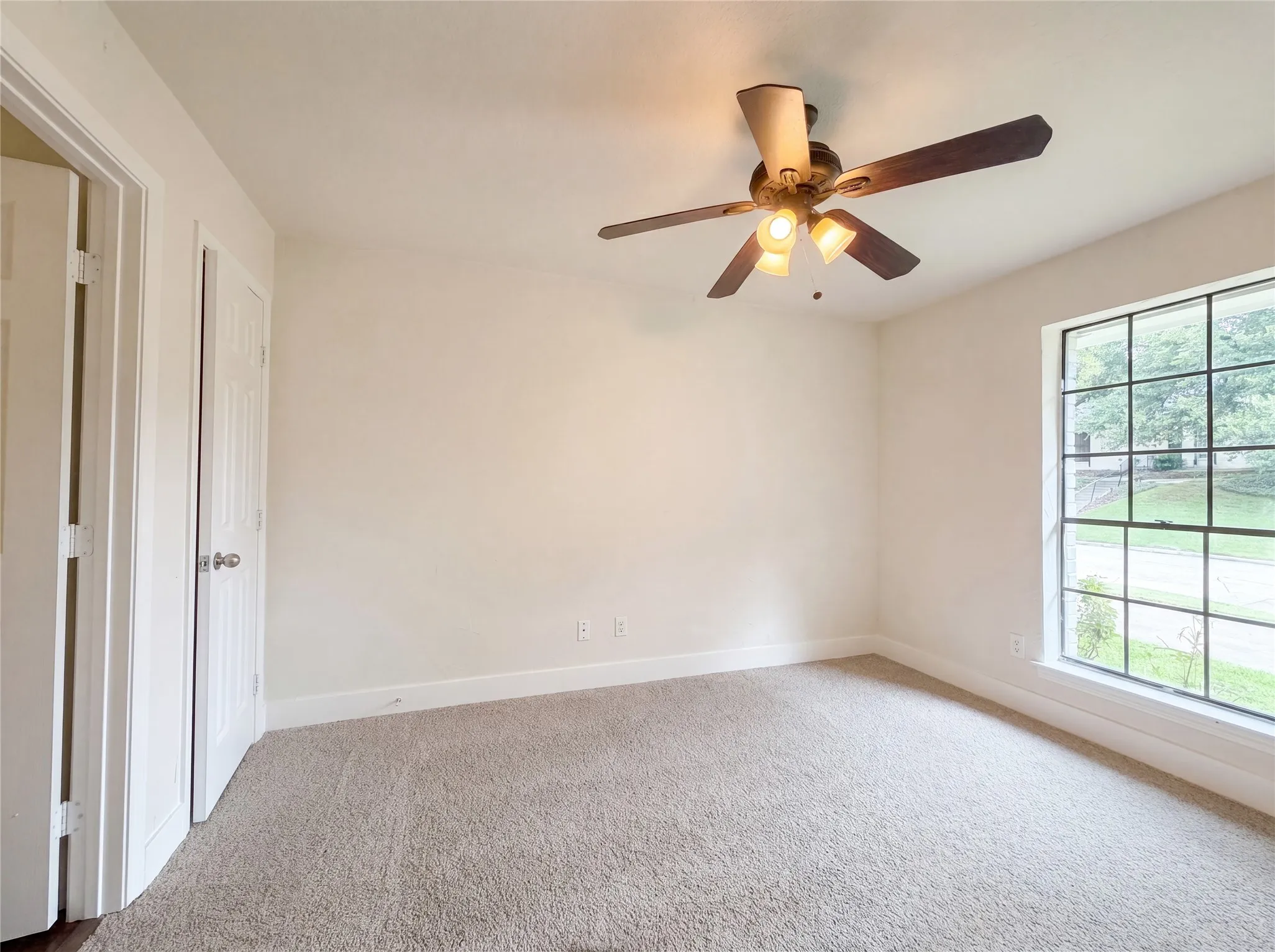Single Family Residence For Sale in Dallas County , 2005 N Arbor Rose Drive, Grand Prairie, Texas 75050, 4 Bedroom, 3 Bathroom, 2 Garage spaces, 2,360 Sqft, built in 1978, mls#21301258, Real Estate Agent in Grand Prairie, Homes For Sale in Dallas county, Homes For Sale in Grand Prairie, Realtor in Grand Prairie Texas, Real Estate Brokerage Independent Realty Texas, Luminita Cordes Realtor