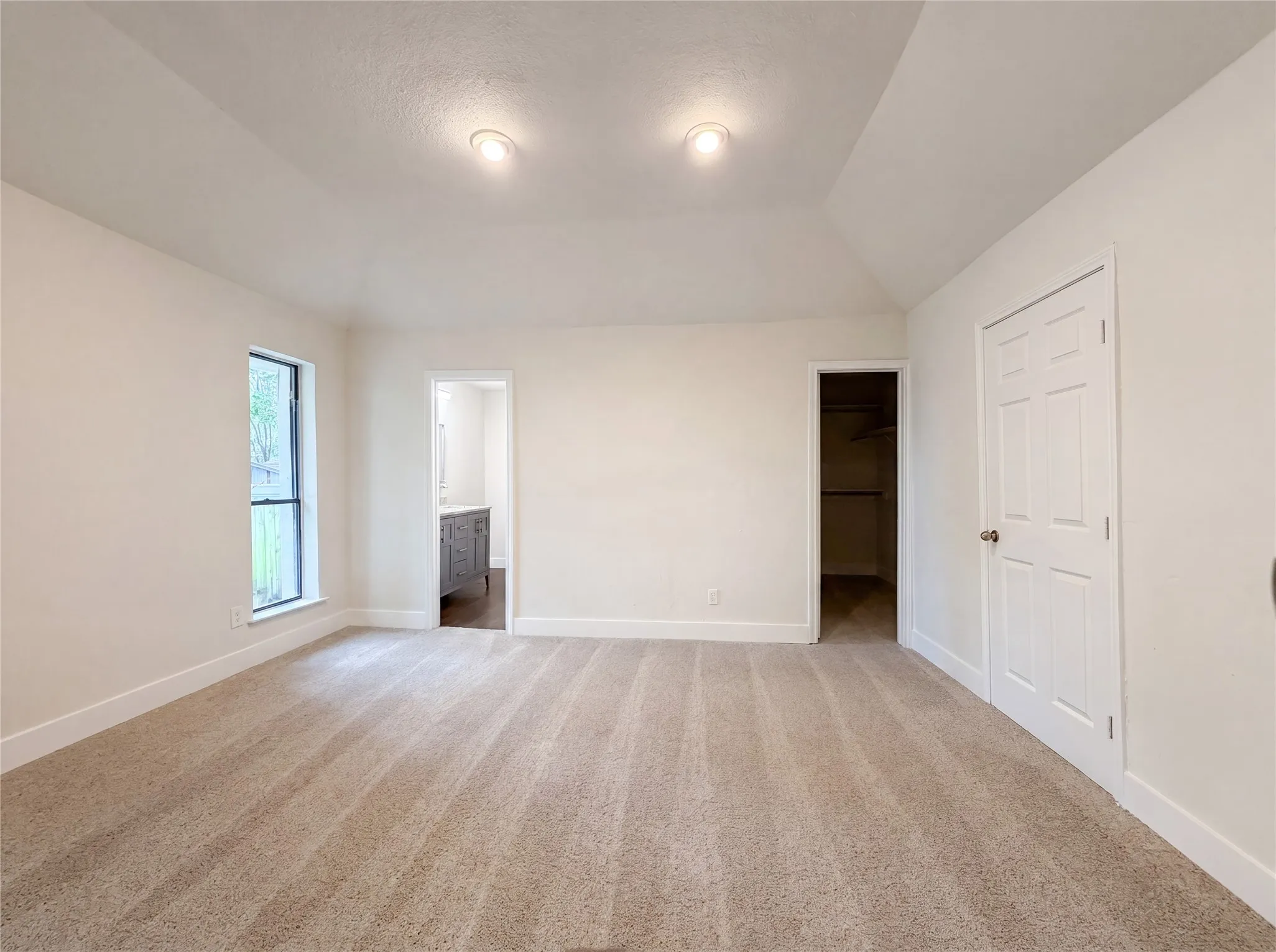 Single Family Residence For Sale in Dallas County , 2005 N Arbor Rose Drive, Grand Prairie, Texas 75050, 4 Bedroom, 3 Bathroom, 2 Garage spaces, 2,360 Sqft, built in 1978, mls#21301258, Real Estate Agent in Grand Prairie, Homes For Sale in Dallas county, Homes For Sale in Grand Prairie, Realtor in Grand Prairie Texas, Real Estate Brokerage Independent Realty Texas, Luminita Cordes Realtor