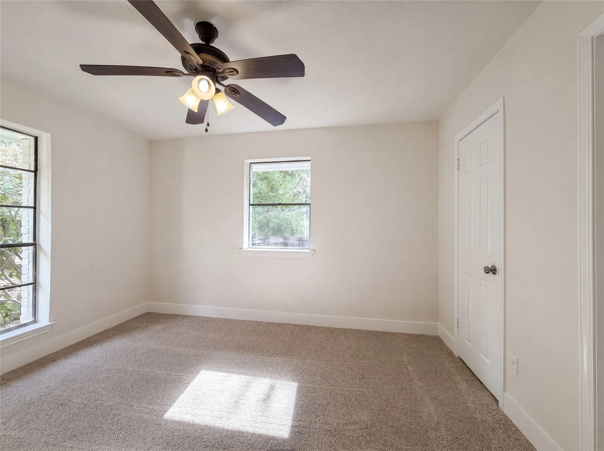 Single Family Residence For Sale in Dallas County , 2005 N Arbor Rose Drive, Grand Prairie, Texas 75050, 4 Bedroom, 3 Bathroom, 2 Garage spaces, 2,360 Sqft, built in 1978, mls#21301258, Real Estate Agent in Grand Prairie, Homes For Sale in Dallas county, Homes For Sale in Grand Prairie, Realtor in Grand Prairie Texas, Real Estate Brokerage Independent Realty Texas, Luminita Cordes Realtor