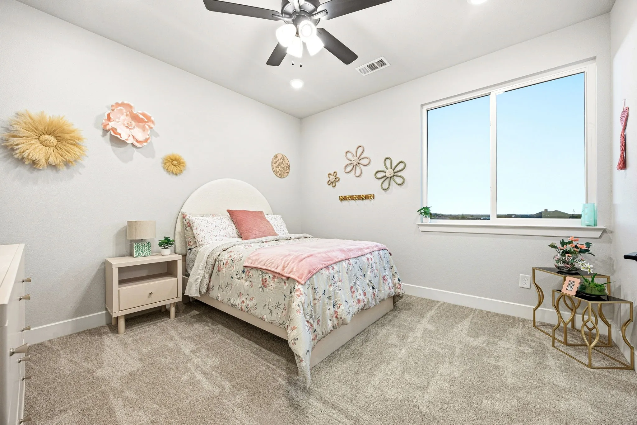 Light-filled room featuring a large window, recessed lighting, a ceiling fan with integrated lighting, and neutral-toned carpeting
