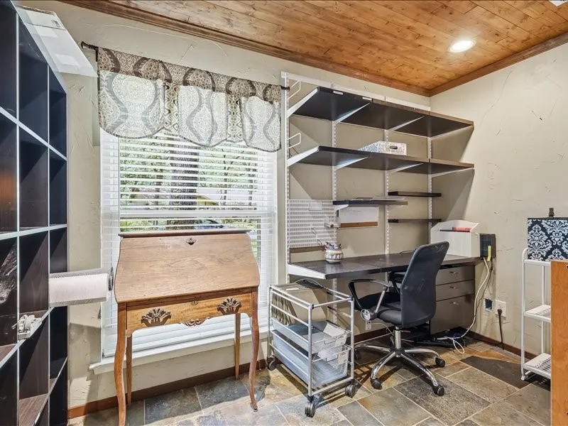 Single Family Residence For Sale in Tarrant County , 200 Timberlane Terrace, Euless, Texas 76039, 4 Bedroom, 2 Bathroom, Garage spaces, 2,650 Sqft, built in 1965, mls#21299740, Real Estate Agent in Euless, Homes For Sale in Tarrant county, Homes For Sale in Euless, Realtor in Euless Texas, Real Estate Brokerage Independent Realty Texas, Luminita Cordes Realtor