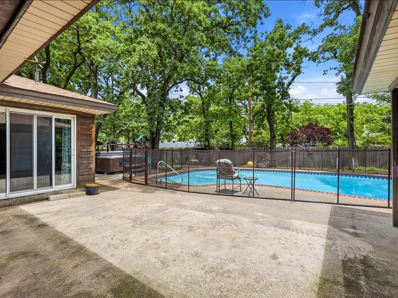 Single Family Residence For Sale in Tarrant County , 200 Timberlane Terrace, Euless, Texas 76039, 4 Bedroom, 2 Bathroom, Garage spaces, 2,650 Sqft, built in 1965, mls#21299740, Real Estate Agent in Euless, Homes For Sale in Tarrant county, Homes For Sale in Euless, Realtor in Euless Texas, Real Estate Brokerage Independent Realty Texas, Luminita Cordes Realtor