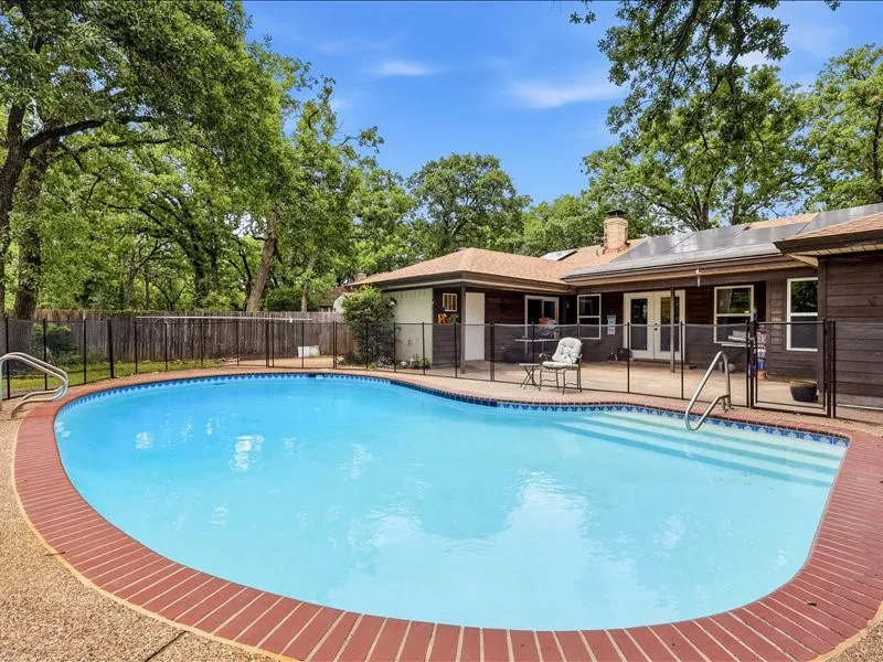 Single Family Residence For Sale in Tarrant County , 200 Timberlane Terrace, Euless, Texas 76039, 4 Bedroom, 2 Bathroom, Garage spaces, 2,650 Sqft, built in 1965, mls#21299740, Real Estate Agent in Euless, Homes For Sale in Tarrant county, Homes For Sale in Euless, Realtor in Euless Texas, Real Estate Brokerage Independent Realty Texas, Luminita Cordes Realtor