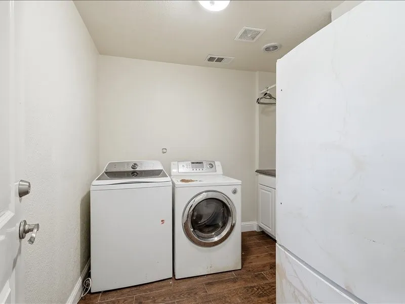 Single Family Residence For Sale in Tarrant County , 200 Timberlane Terrace, Euless, Texas 76039, 4 Bedroom, 2 Bathroom, Garage spaces, 2,650 Sqft, built in 1965, mls#21299740, Real Estate Agent in Euless, Homes For Sale in Tarrant county, Homes For Sale in Euless, Realtor in Euless Texas, Real Estate Brokerage Independent Realty Texas, Luminita Cordes Realtor