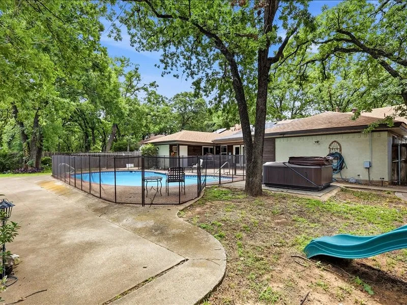 Single Family Residence For Sale in Tarrant County , 200 Timberlane Terrace, Euless, Texas 76039, 4 Bedroom, 2 Bathroom, Garage spaces, 2,650 Sqft, built in 1965, mls#21299740, Real Estate Agent in Euless, Homes For Sale in Tarrant county, Homes For Sale in Euless, Realtor in Euless Texas, Real Estate Brokerage Independent Realty Texas, Luminita Cordes Realtor