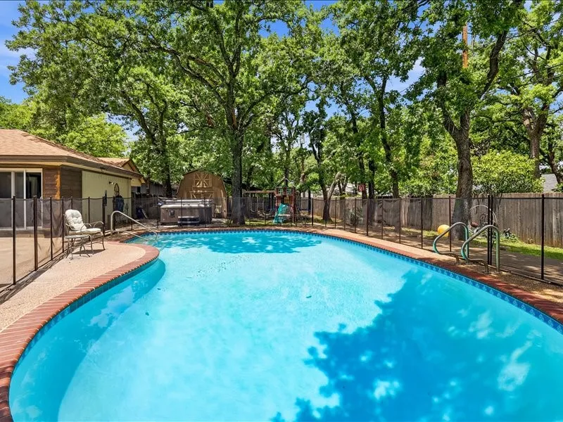 Single Family Residence For Sale in Tarrant County , 200 Timberlane Terrace, Euless, Texas 76039, 4 Bedroom, 2 Bathroom, Garage spaces, 2,650 Sqft, built in 1965, mls#21299740, Real Estate Agent in Euless, Homes For Sale in Tarrant county, Homes For Sale in Euless, Realtor in Euless Texas, Real Estate Brokerage Independent Realty Texas, Luminita Cordes Realtor