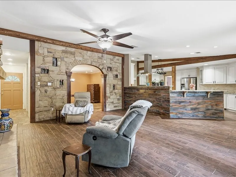 Single Family Residence For Sale in Tarrant County , 200 Timberlane Terrace, Euless, Texas 76039, 4 Bedroom, 2 Bathroom, Garage spaces, 2,650 Sqft, built in 1965, mls#21299740, Real Estate Agent in Euless, Homes For Sale in Tarrant county, Homes For Sale in Euless, Realtor in Euless Texas, Real Estate Brokerage Independent Realty Texas, Luminita Cordes Realtor