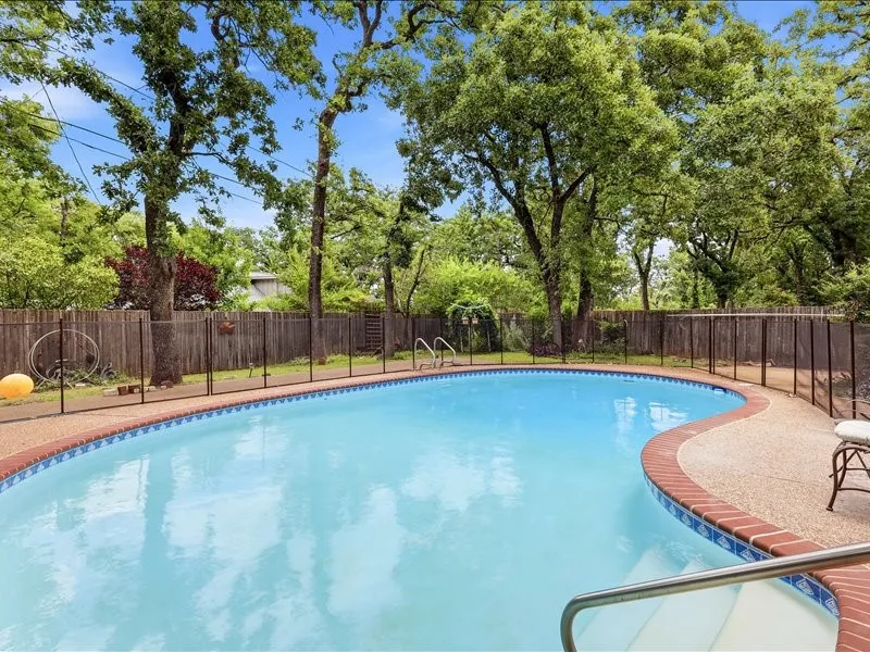 Single Family Residence For Sale in Tarrant County , 200 Timberlane Terrace, Euless, Texas 76039, 4 Bedroom, 2 Bathroom, Garage spaces, 2,650 Sqft, built in 1965, mls#21299740, Real Estate Agent in Euless, Homes For Sale in Tarrant county, Homes For Sale in Euless, Realtor in Euless Texas, Real Estate Brokerage Independent Realty Texas, Luminita Cordes Realtor