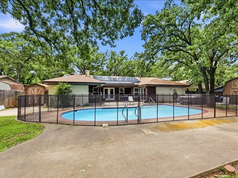 Single Family Residence For Sale in Tarrant County , 200 Timberlane Terrace, Euless, Texas 76039, 4 Bedroom, 2 Bathroom, Garage spaces, 2,650 Sqft, built in 1965, mls#21299740, Real Estate Agent in Euless, Homes For Sale in Tarrant county, Homes For Sale in Euless, Realtor in Euless Texas, Real Estate Brokerage Independent Realty Texas, Luminita Cordes Realtor