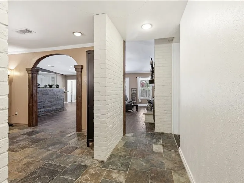 Single Family Residence For Sale in Tarrant County , 200 Timberlane Terrace, Euless, Texas 76039, 4 Bedroom, 2 Bathroom, Garage spaces, 2,650 Sqft, built in 1965, mls#21299740, Real Estate Agent in Euless, Homes For Sale in Tarrant county, Homes For Sale in Euless, Realtor in Euless Texas, Real Estate Brokerage Independent Realty Texas, Luminita Cordes Realtor