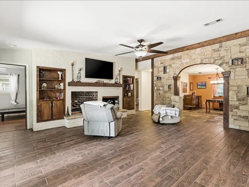 Single Family Residence For Sale in Tarrant County , 200 Timberlane Terrace, Euless, Texas 76039, 4 Bedroom, 2 Bathroom, Garage spaces, 2,650 Sqft, built in 1965, mls#21299740, Real Estate Agent in Euless, Homes For Sale in Tarrant county, Homes For Sale in Euless, Realtor in Euless Texas, Real Estate Brokerage Independent Realty Texas, Luminita Cordes Realtor