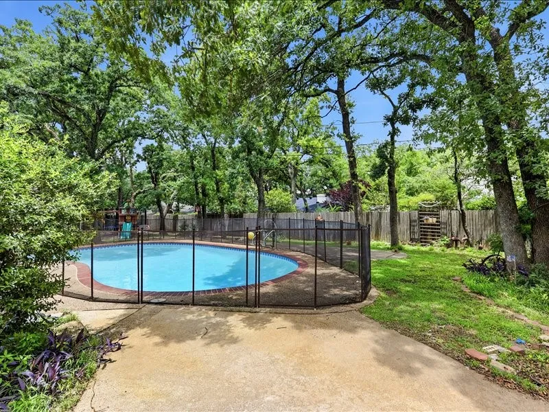Single Family Residence For Sale in Tarrant County , 200 Timberlane Terrace, Euless, Texas 76039, 4 Bedroom, 2 Bathroom, Garage spaces, 2,650 Sqft, built in 1965, mls#21299740, Real Estate Agent in Euless, Homes For Sale in Tarrant county, Homes For Sale in Euless, Realtor in Euless Texas, Real Estate Brokerage Independent Realty Texas, Luminita Cordes Realtor