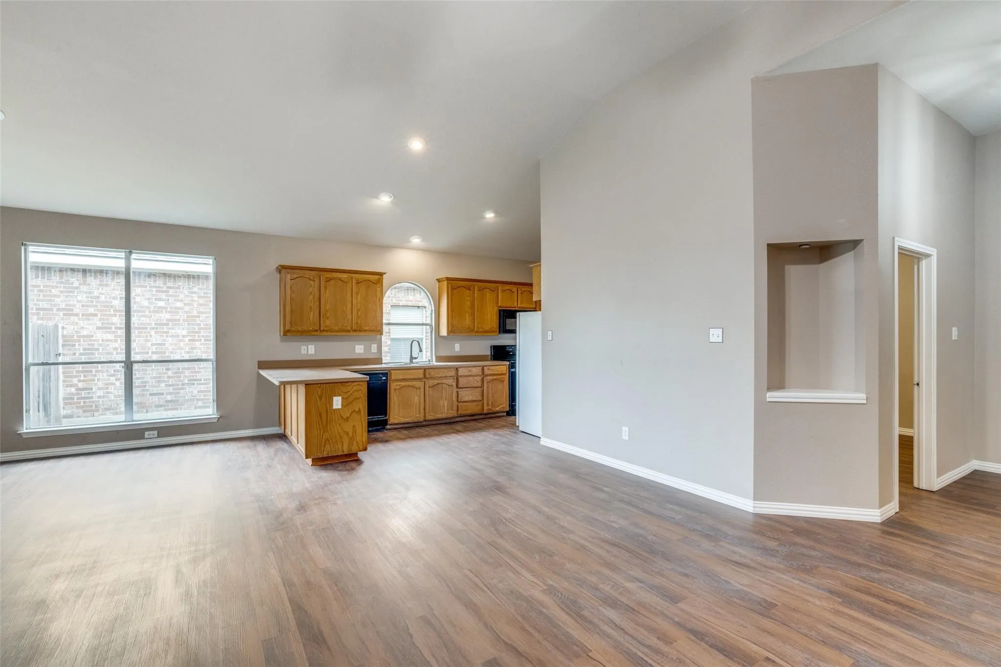 Single Family Residence For Sale in Tarrant County , 10005 Bull Run, Fort Worth, Texas 76177, 4 Bedroom, 2 Bathroom, 2 Garage spaces, 1,858 Sqft, built in 2005, Price $330,000, mls#21301641, Real Estate Agent in Fort Worth, Homes For Sale in Tarrant county, Homes For Sale in Fort Worth, Realtor in Fort Worth Texas, Real Estate Brokerage Independent Realty Texas, Luminita Cordes Realtor