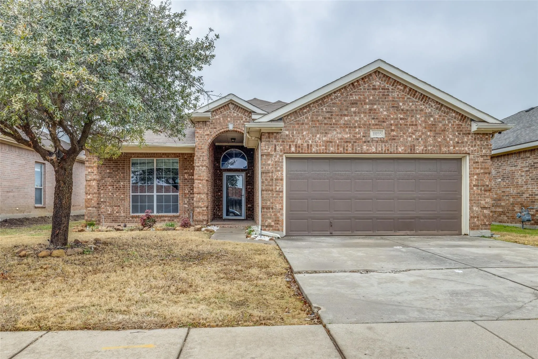 Single Family Residence For Sale in Tarrant County , 10005 Bull Run, Fort Worth, Texas 76177, 4 Bedroom, 2 Bathroom, 2 Garage spaces, 1,858 Sqft, built in 2005, Price $330,000, mls#21301641, Real Estate Agent in Fort Worth, Homes For Sale in Tarrant county, Homes For Sale in Fort Worth, Realtor in Fort Worth Texas, Real Estate Brokerage Independent Realty Texas, Luminita Cordes Realtor