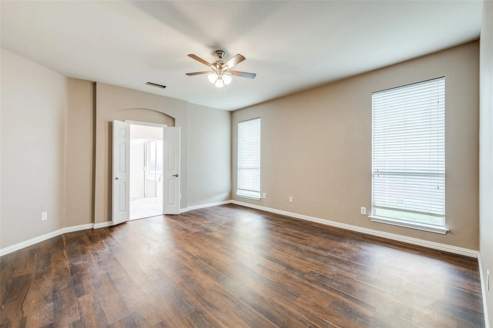 Single Family Residence For Sale in Tarrant County , 10005 Bull Run, Fort Worth, Texas 76177, 4 Bedroom, 2 Bathroom, 2 Garage spaces, 1,858 Sqft, built in 2005, Price $330,000, mls#21301641, Real Estate Agent in Fort Worth, Homes For Sale in Tarrant county, Homes For Sale in Fort Worth, Realtor in Fort Worth Texas, Real Estate Brokerage Independent Realty Texas, Luminita Cordes Realtor
