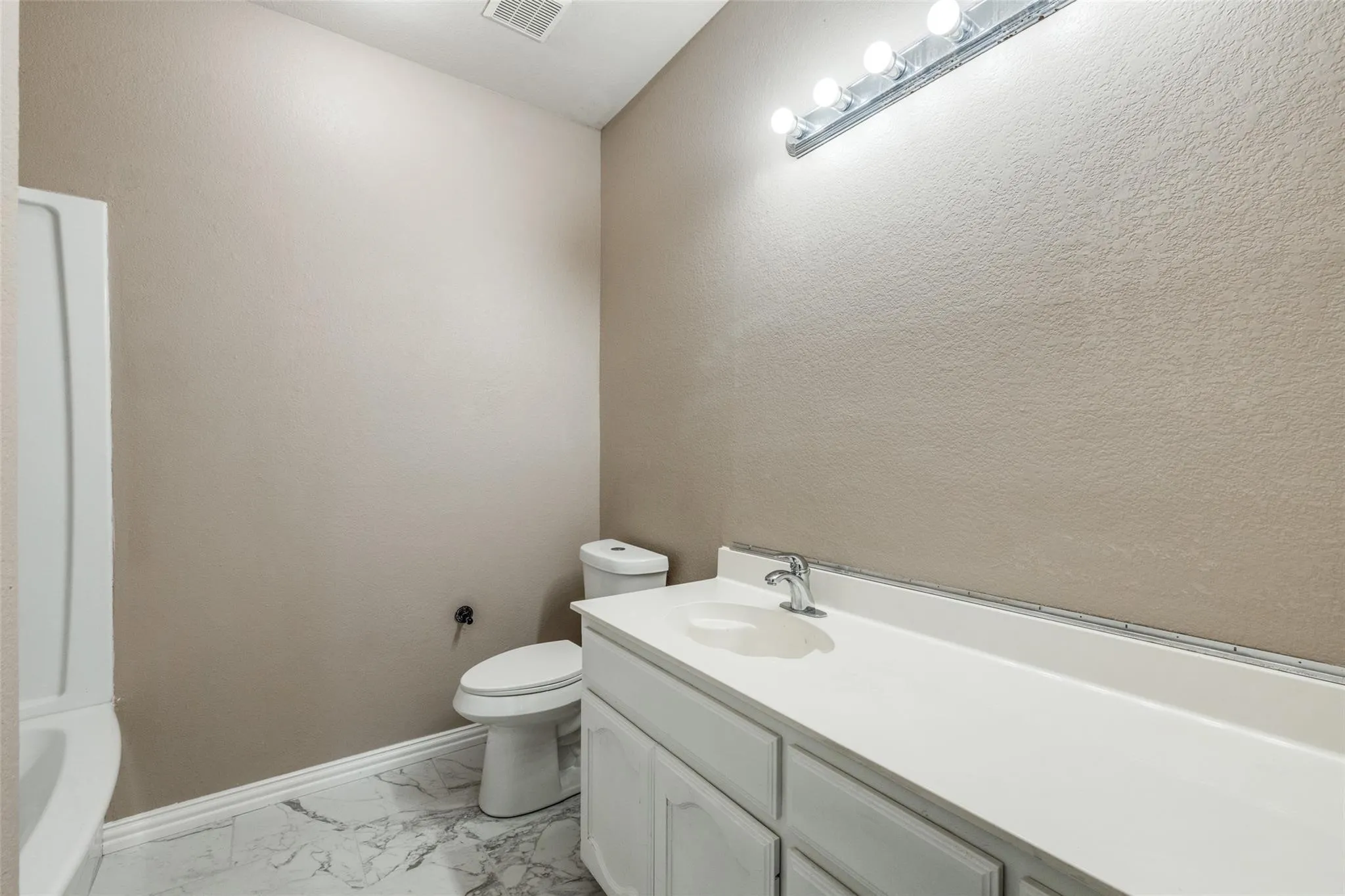 Single Family Residence For Sale in Tarrant County , 10005 Bull Run, Fort Worth, Texas 76177, 4 Bedroom, 2 Bathroom, 2 Garage spaces, 1,858 Sqft, built in 2005, Price $330,000, mls#21301641, Real Estate Agent in Fort Worth, Homes For Sale in Tarrant county, Homes For Sale in Fort Worth, Realtor in Fort Worth Texas, Real Estate Brokerage Independent Realty Texas, Luminita Cordes Realtor