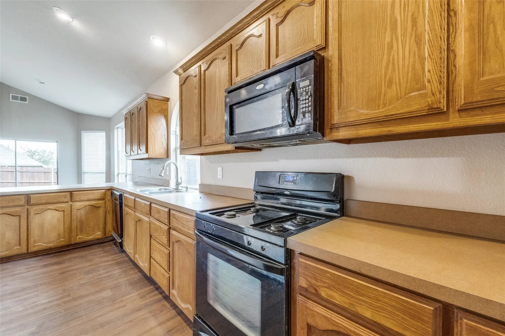 Single Family Residence For Sale in Tarrant County , 10005 Bull Run, Fort Worth, Texas 76177, 4 Bedroom, 2 Bathroom, 2 Garage spaces, 1,858 Sqft, built in 2005, Price $330,000, mls#21301641, Real Estate Agent in Fort Worth, Homes For Sale in Tarrant county, Homes For Sale in Fort Worth, Realtor in Fort Worth Texas, Real Estate Brokerage Independent Realty Texas, Luminita Cordes Realtor