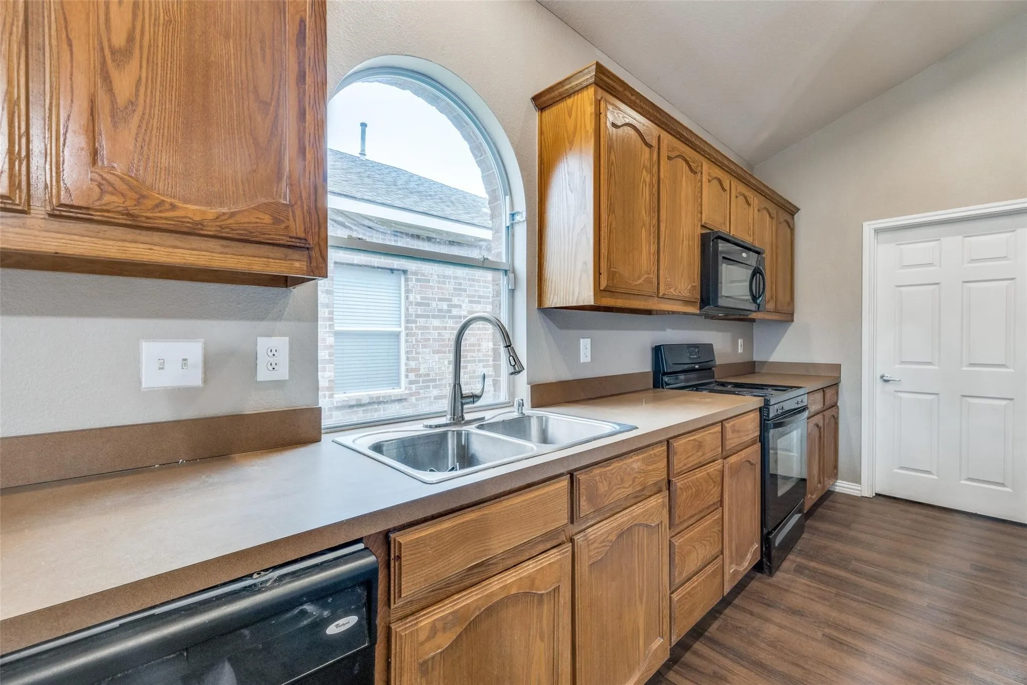 Single Family Residence For Sale in Tarrant County , 10005 Bull Run, Fort Worth, Texas 76177, 4 Bedroom, 2 Bathroom, 2 Garage spaces, 1,858 Sqft, built in 2005, Price $330,000, mls#21301641, Real Estate Agent in Fort Worth, Homes For Sale in Tarrant county, Homes For Sale in Fort Worth, Realtor in Fort Worth Texas, Real Estate Brokerage Independent Realty Texas, Luminita Cordes Realtor