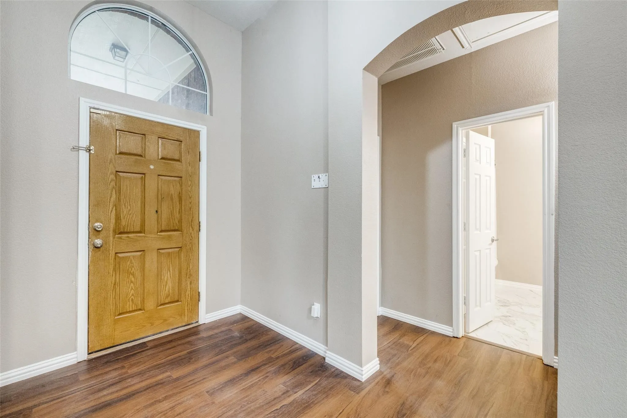 Single Family Residence For Sale in Tarrant County , 10005 Bull Run, Fort Worth, Texas 76177, 4 Bedroom, 2 Bathroom, 2 Garage spaces, 1,858 Sqft, built in 2005, Price $330,000, mls#21301641, Real Estate Agent in Fort Worth, Homes For Sale in Tarrant county, Homes For Sale in Fort Worth, Realtor in Fort Worth Texas, Real Estate Brokerage Independent Realty Texas, Luminita Cordes Realtor