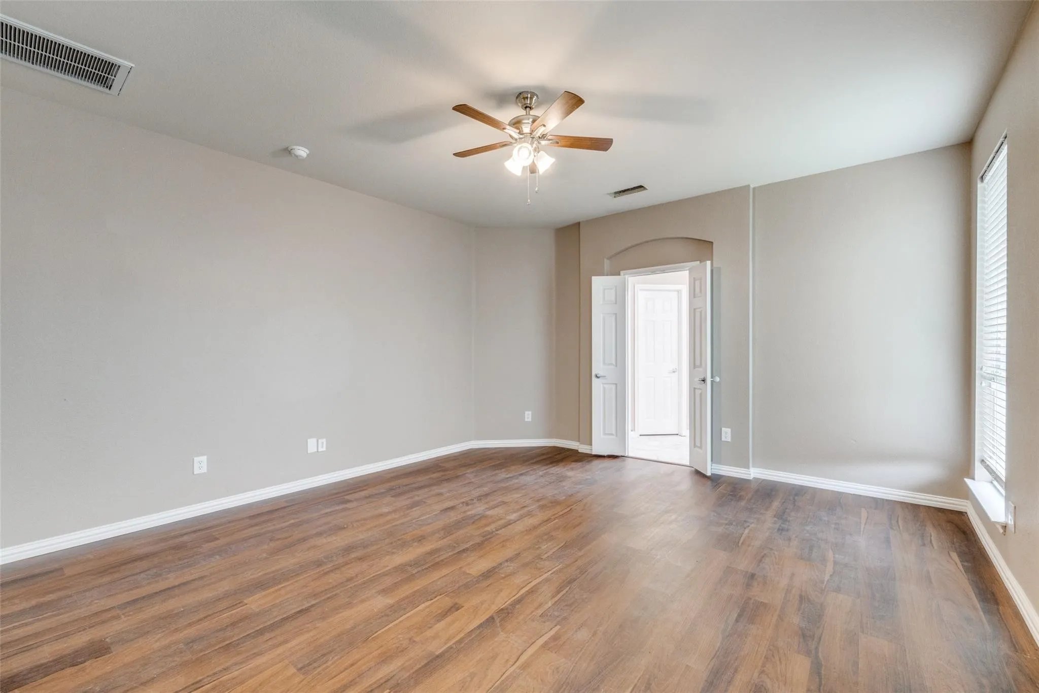 Single Family Residence For Sale in Tarrant County , 10005 Bull Run, Fort Worth, Texas 76177, 4 Bedroom, 2 Bathroom, 2 Garage spaces, 1,858 Sqft, built in 2005, Price $330,000, mls#21301641, Real Estate Agent in Fort Worth, Homes For Sale in Tarrant county, Homes For Sale in Fort Worth, Realtor in Fort Worth Texas, Real Estate Brokerage Independent Realty Texas, Luminita Cordes Realtor