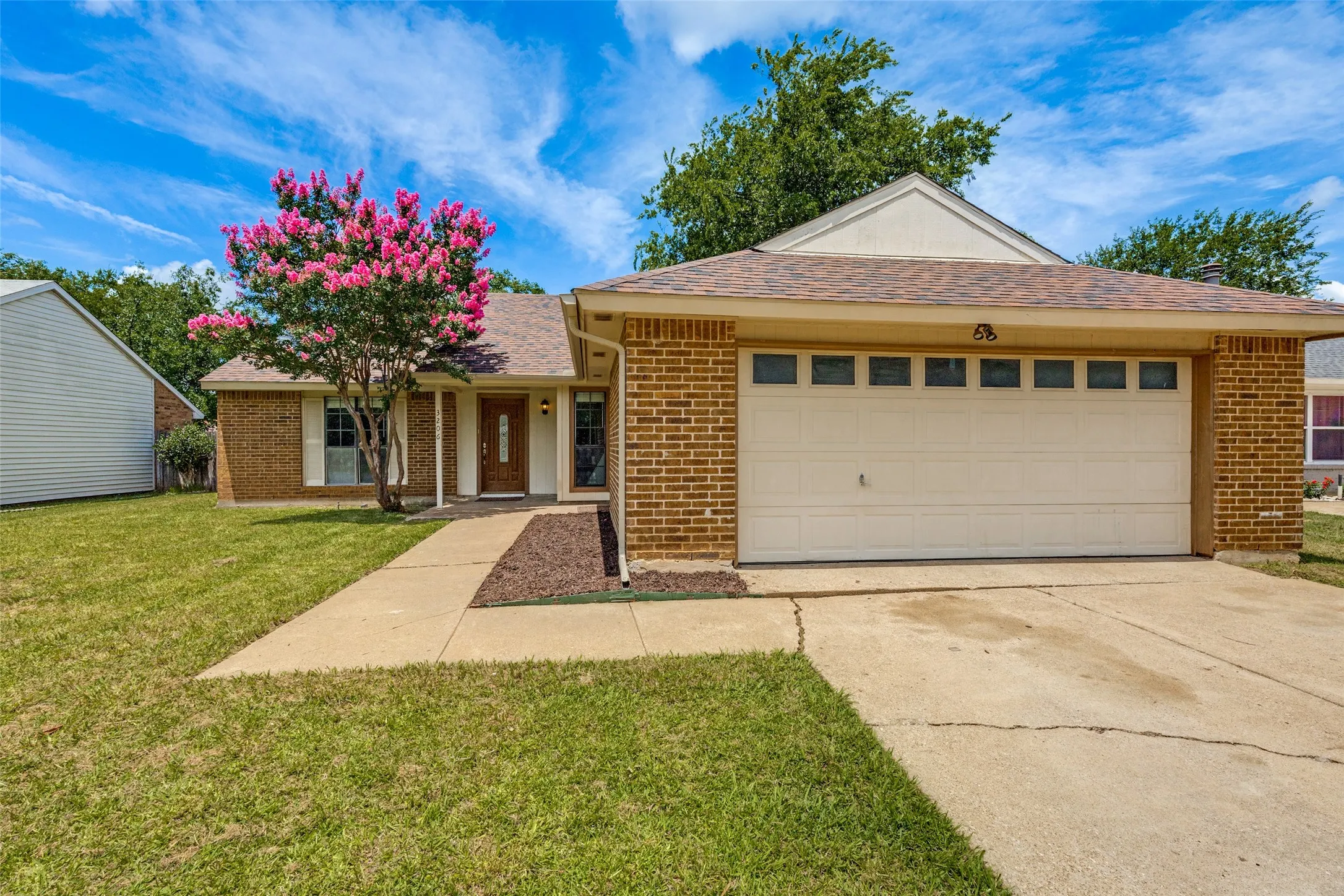 Single Family Residence For Sale in Tarrant County , 3206 Wintersmith Drive, Arlington, Texas 76014, 3 Bedroom, 2 Bathroom, 2 Garage spaces, 1,500 Sqft, built in 1981, mls#21301302, Real Estate Agent in Arlington, Homes For Sale in Tarrant county, Homes For Sale in Arlington, Realtor in Arlington Texas, Real Estate Brokerage Independent Realty Texas, Luminita Cordes Realtor